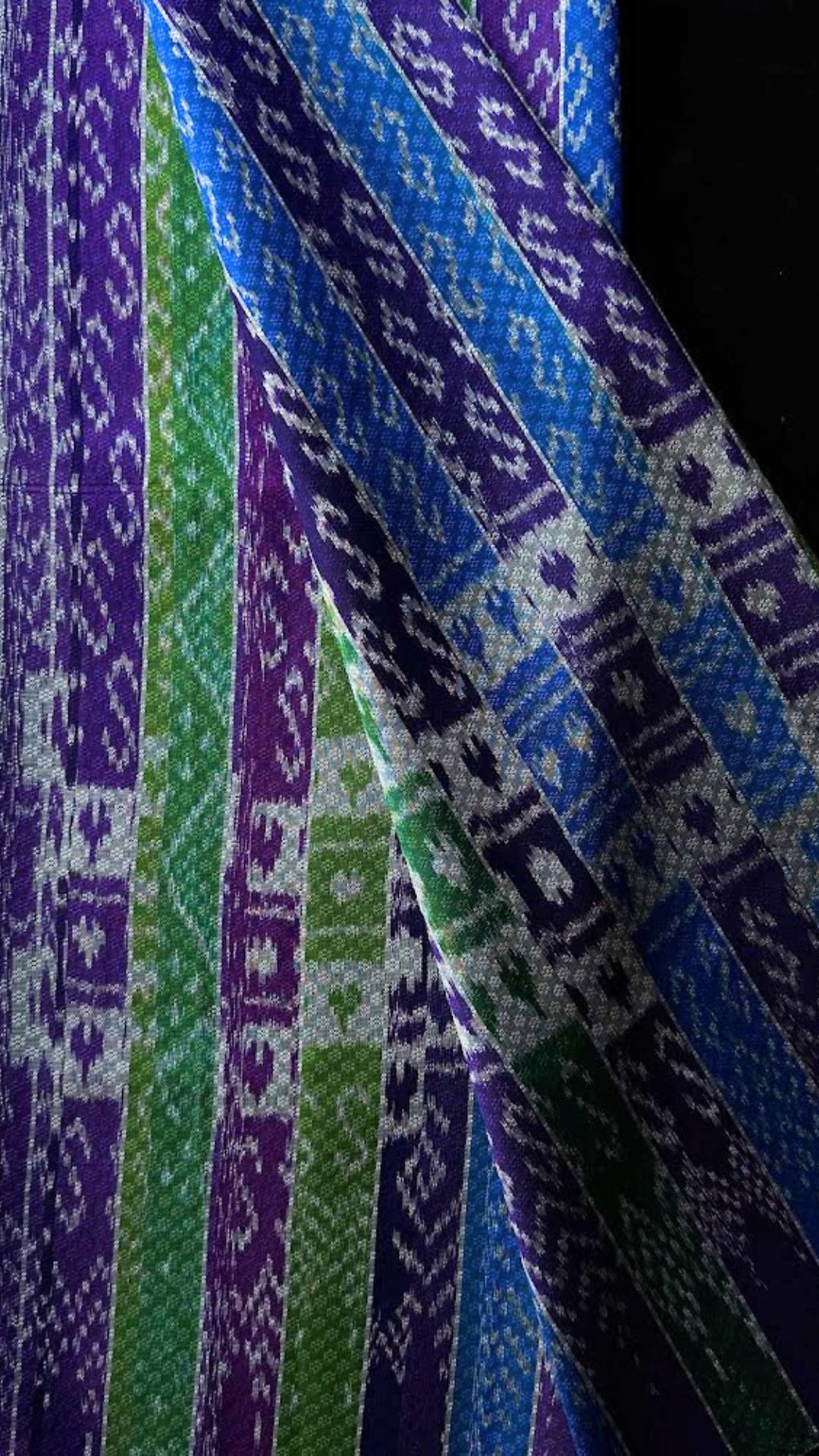 ซิ่น ผ้าไหมมัดหมี่ ทอยกดอก 6ตะกอ ขนาด 1x2 เมตร ลายขอพระราชทานคั่นน้ำไหล สีคละสี รหัส PCS-NY-11226812