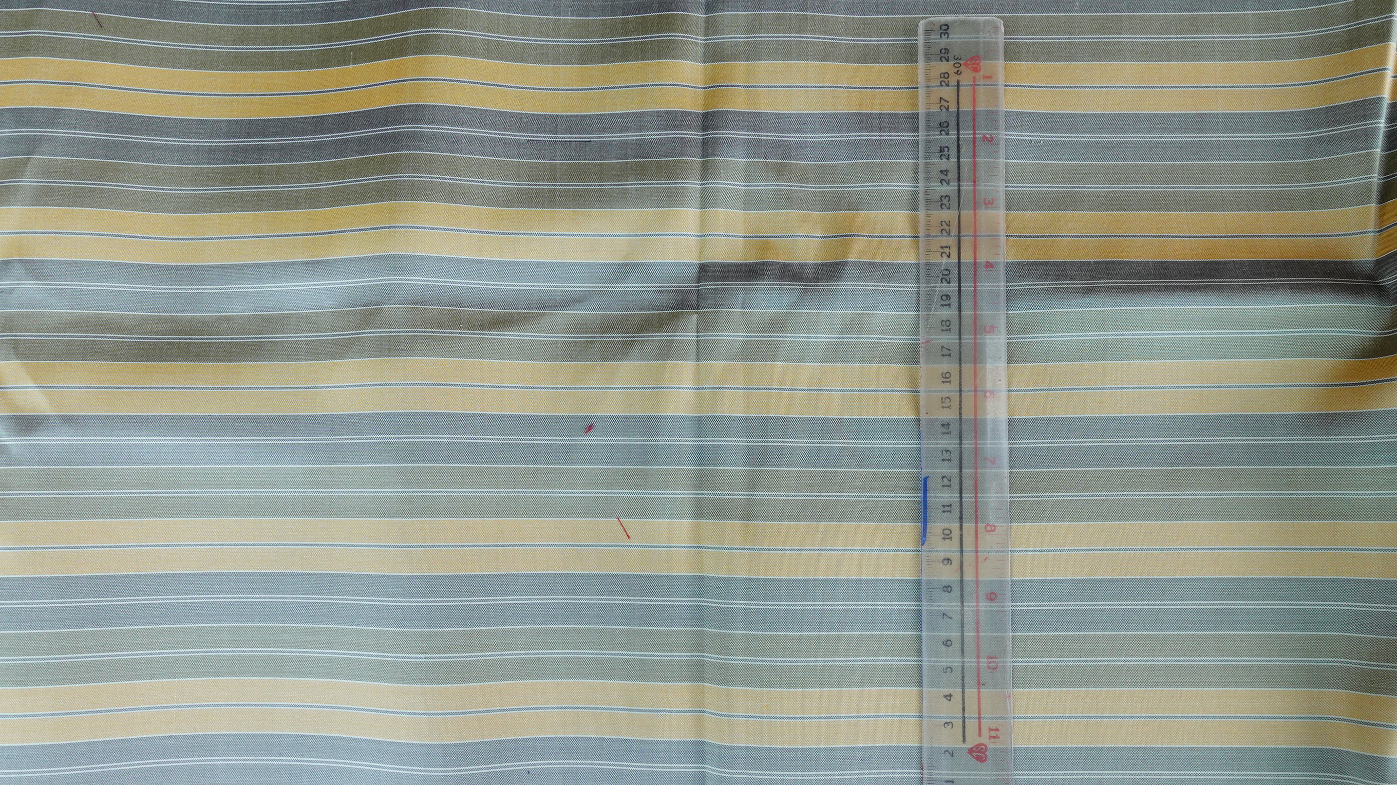 ผ้าไหม ลายริ้ว ไหมแท้ multicolor ลายขาวม้า สีเขียว (ราคาต่อเมตร) รหัส MC-76-P4583