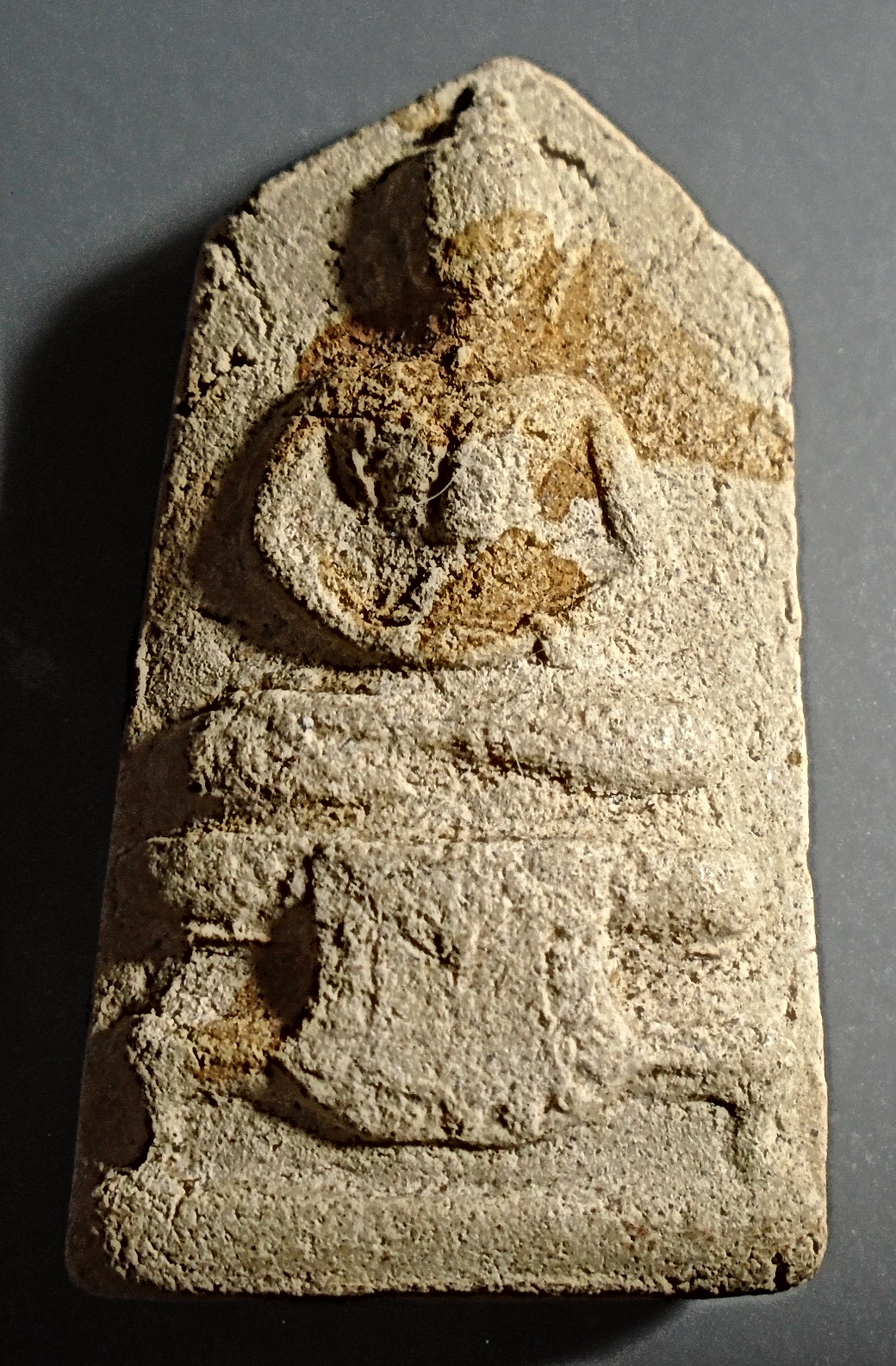 พระผงห้าเหลี่ยมฐานผ้าทิพย์ ล้อพิมพ์วัดสามปลื้ม เนื้อผง หลังโค๊ต