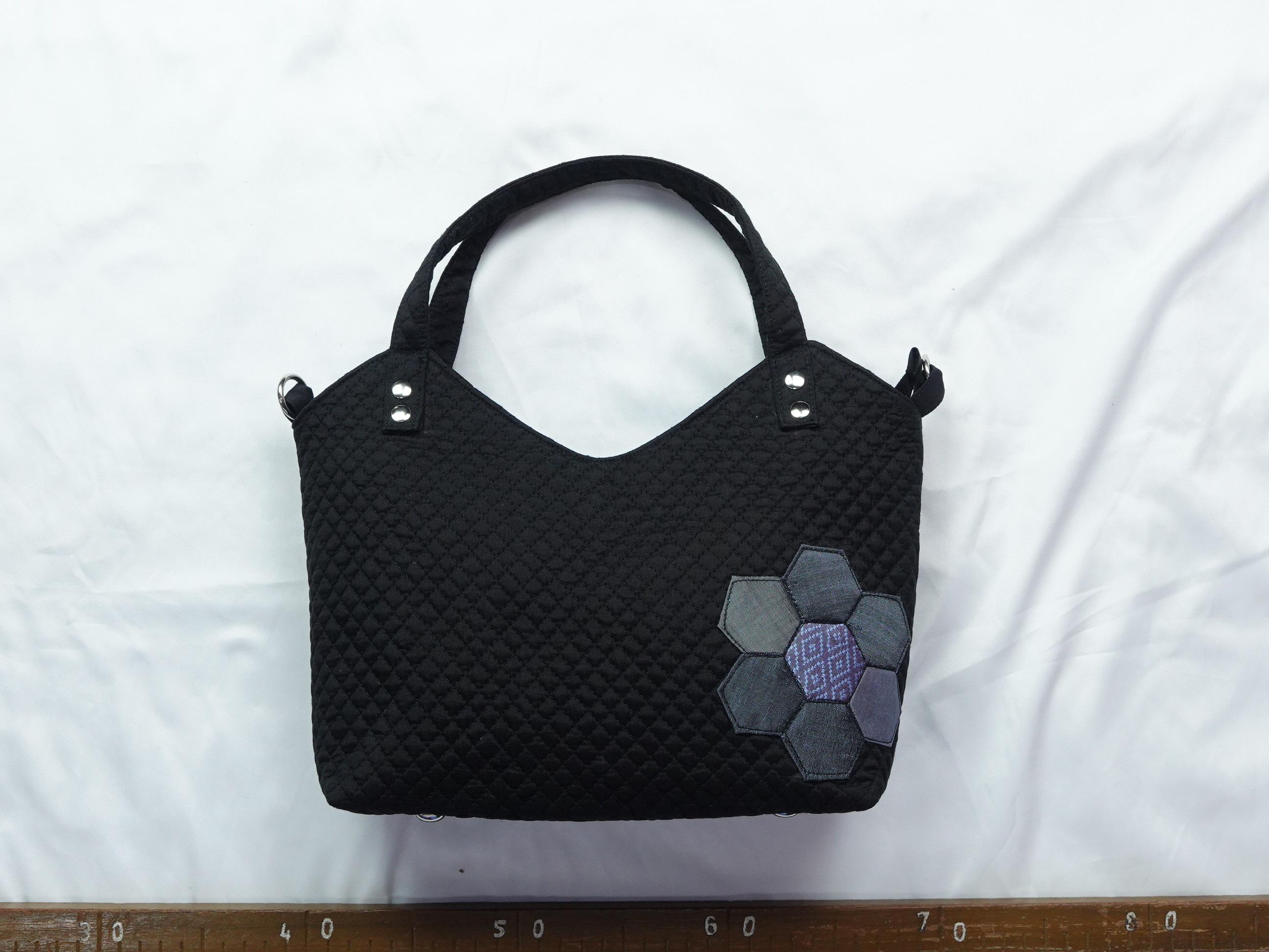 กระเป๋าถือ ผ้าไหมแท้ ขนาด 10x10นิ้ว สีดำ รหัส GLC-NY-01246805