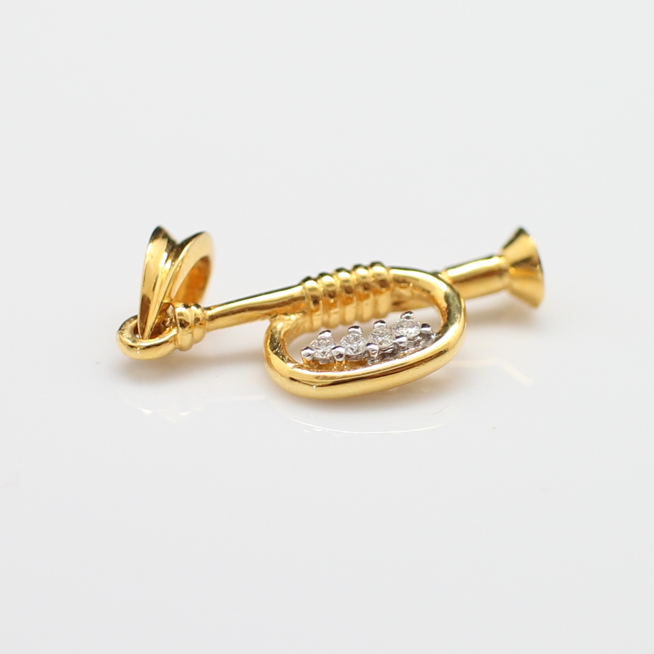 PD25027 จี้ทรัมเป็ต ฝังเพชรแท้ 4 เม็ด 0.04 กะรัต ทองแท้ 18k นน.รวม 2.2 กรัม