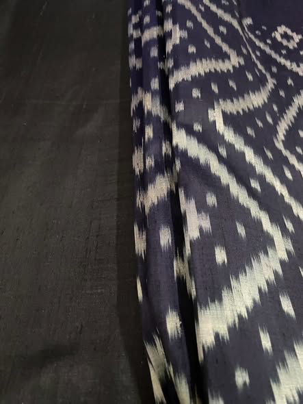 ผ้าไหมลายพิเศษ มัดหมี่ประยุกต์ ไหมแท้ สีกรมเกือบดำ เลือกตามขนาด รหัส MMFZ-116-1113682