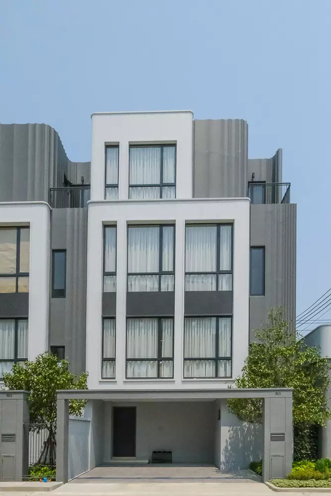 🏡 ขายบ้านราคาเท่าคอนโด “กลางสุขุมวิท” ที่ใกล้รถไฟฟ้าปุณณวิถี เดินเข้าออกได้ ไม่ต้องกลัวแผ่นดินไหว? (ทาวน์โฮม The Rev สุขุมวิท 101)