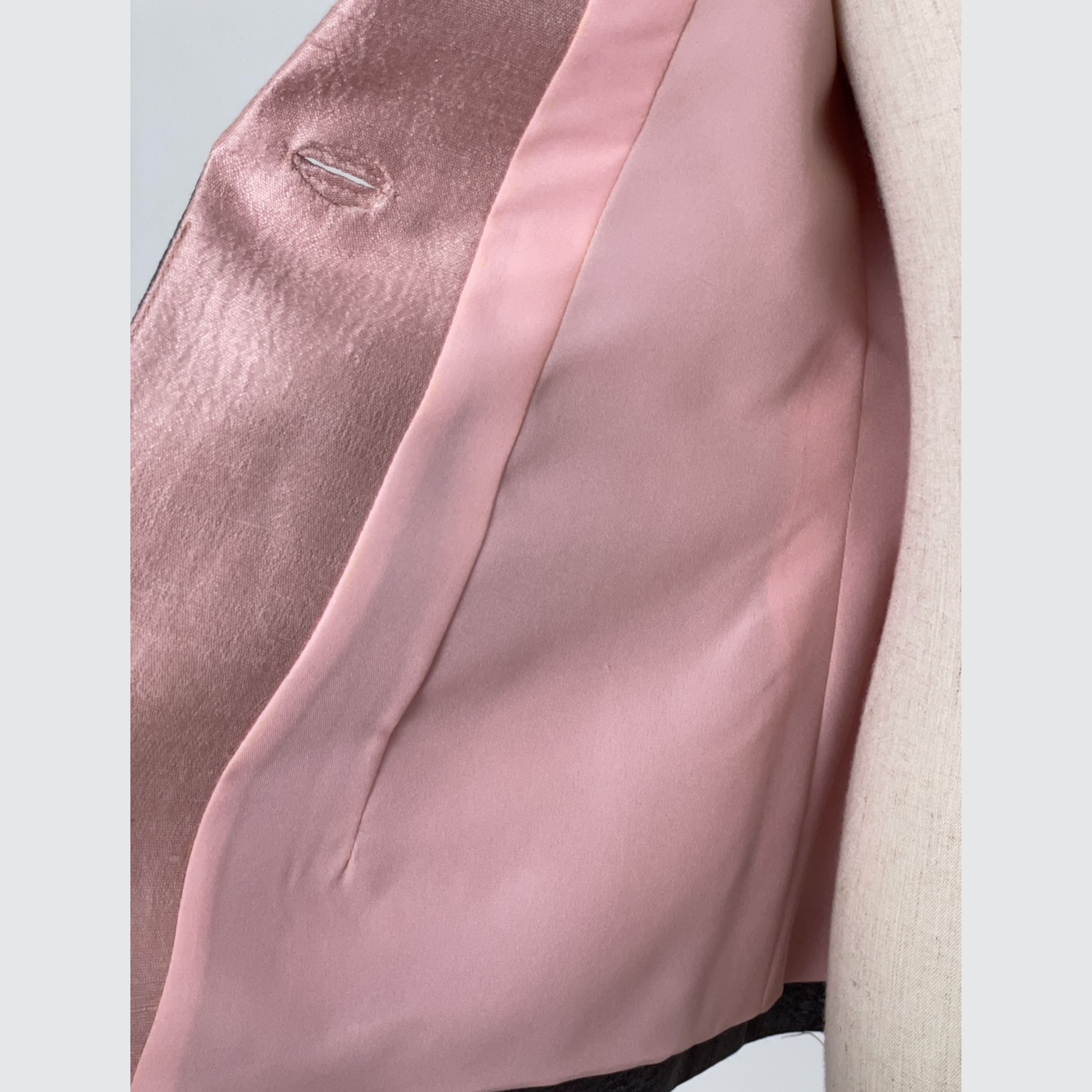 สูทหญิงแขนสามส่วน ตัดเย็บจากผ้าไหมลืบสไลด์สี ไหมแท้ 100% | ตัดเย็บตามรูปร่าง | เลือกผ้า ส่งไซส์ได้