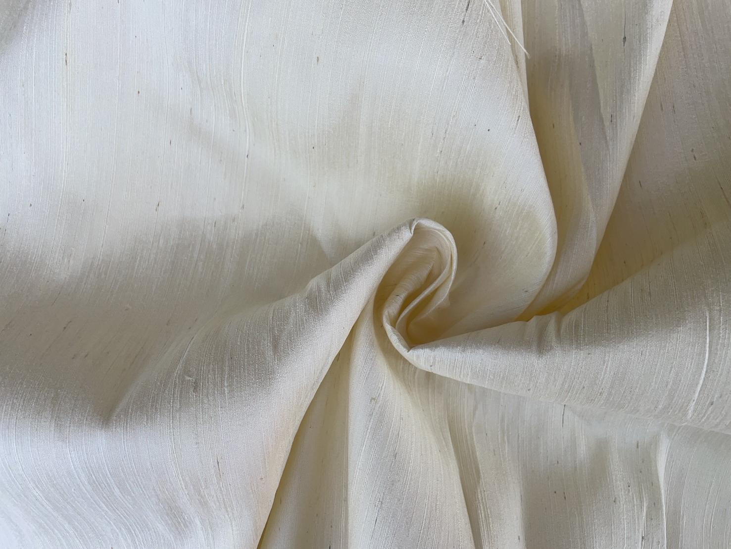 ผ้าไหมสีพื้น ไหมลืบเนื้อหยาบหนา ไหมแท้มีขี้ไหม สีครีมงาช้าง (ราคาต่อเมตร) รหัส D-76-0205681