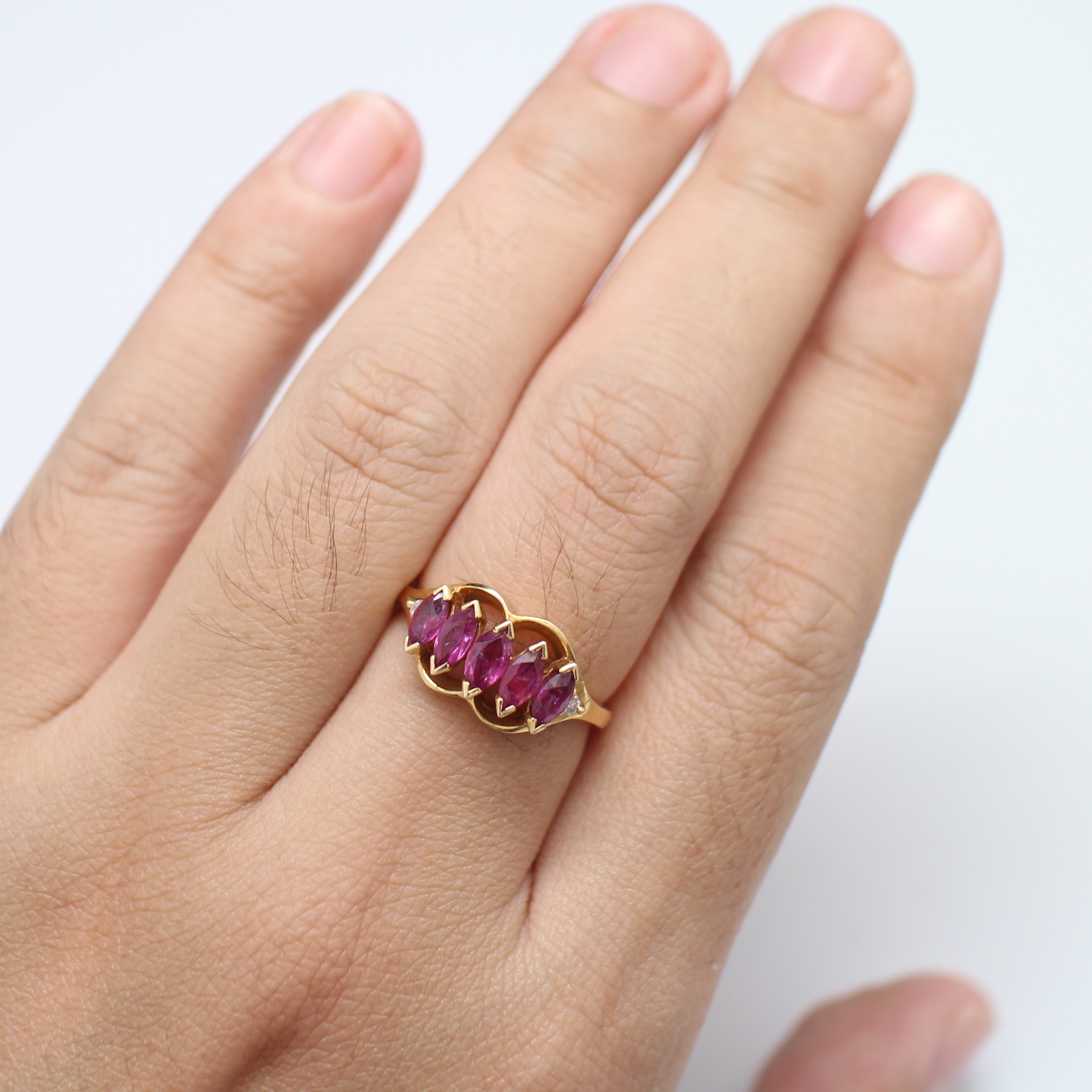 RG250085 แหวนทับทิมแถวเจียรไน ประดับเพชร 2 เม็ด 0.04 กะรั ทองแท้ 14k นน.รวม 3.4 กรัม ขนาดแหวน 55