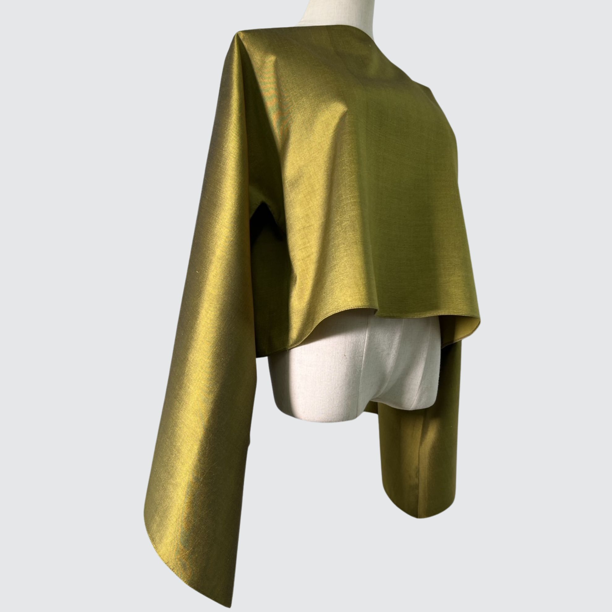 เสื้อแขนยาว ตัดเย็บจากไหมสีพื้น เนื้อเรียบ ไหมแท้ 100% | ตัดเย็บตามรูปร่าง | เลือกผ้า ส่งไซส์ได้