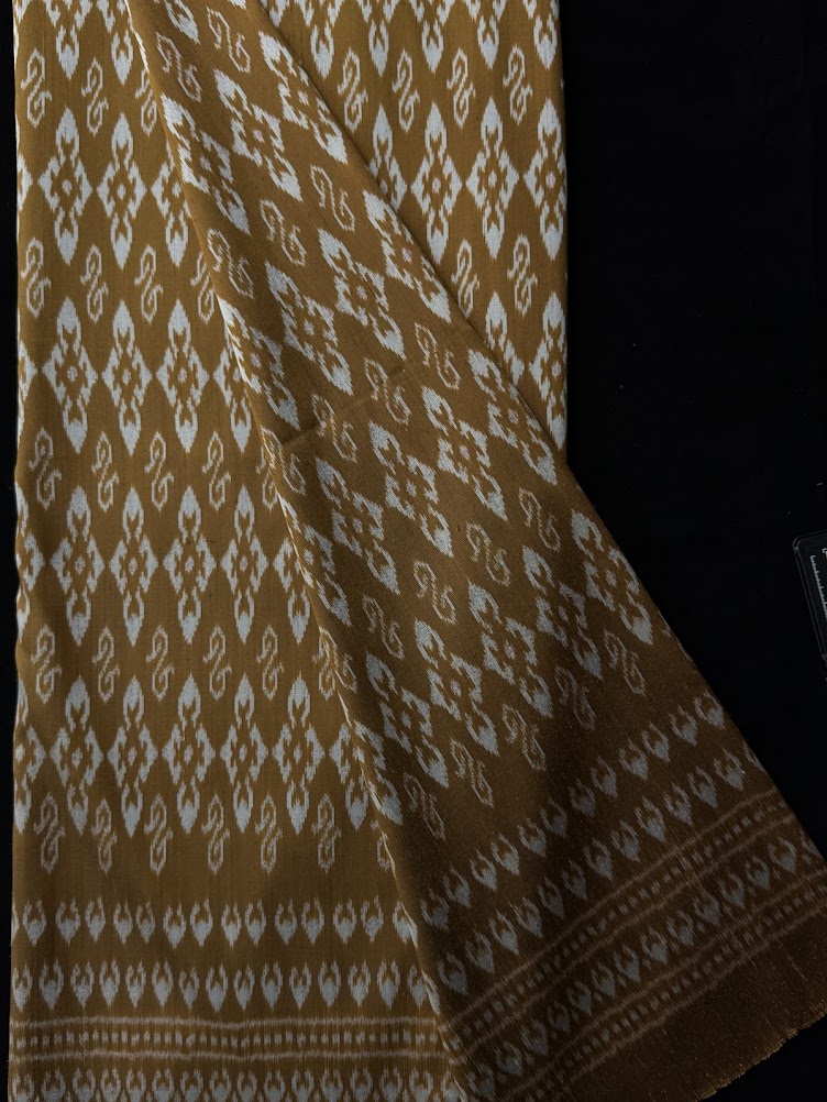 ซิ่น ผ้าไหมมัดหมี่ 3ตะกอ ขนาด 1x2 เมตร ลายดอกรักราชกัญญา สีน้ำตาลอมเขียว รหัส PCS-NY-11226823