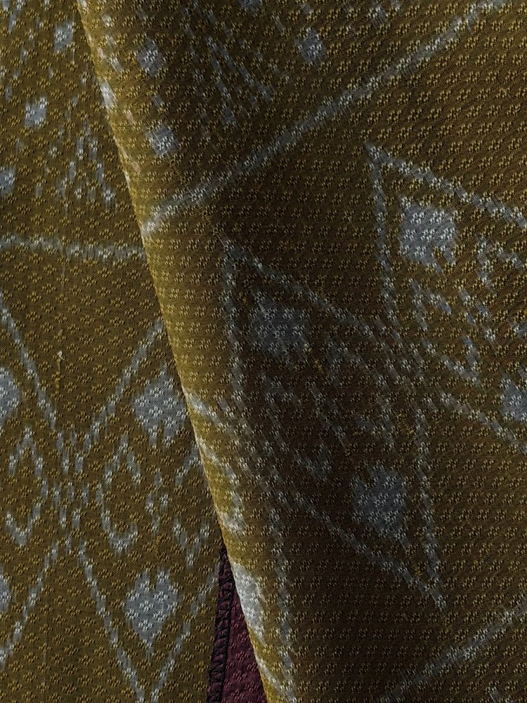 ซิ่น ผ้าไหมมัดหมี่ ทอยกดอก 6ตะกอ ขนาด 1x2 เมตร ลายนารีรัตนราชกัญญา สีเหลืองทองหม่น รหัส PCS-NY-11226813