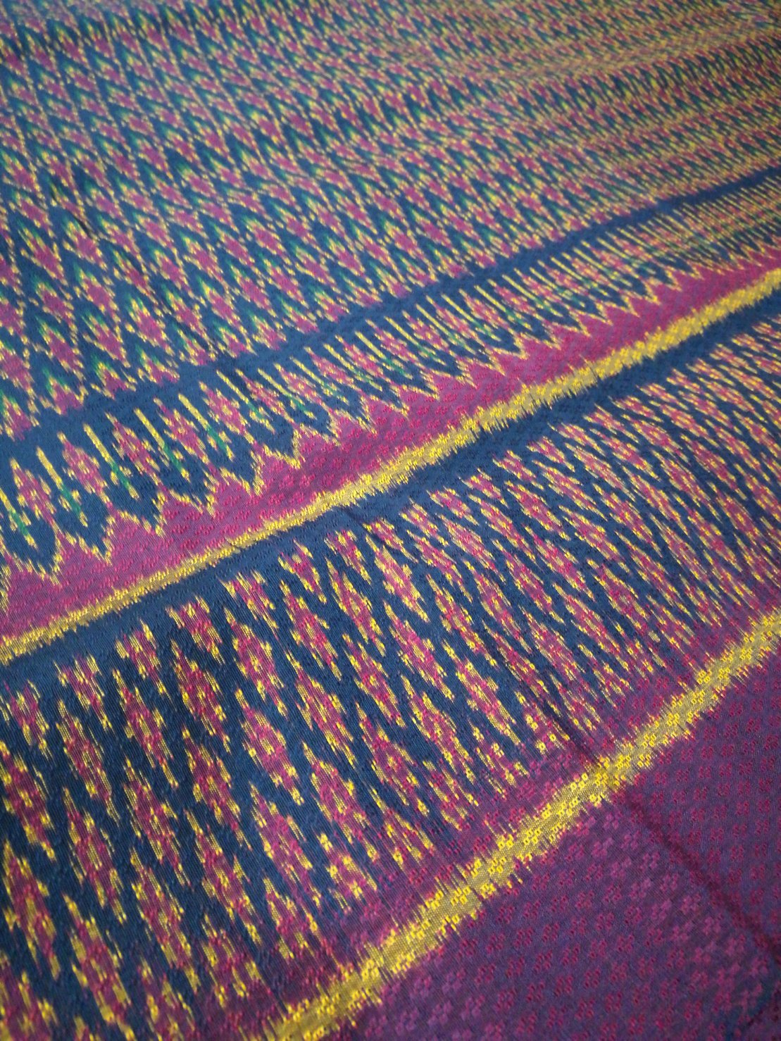 ผ้าซิ่น+ซิ่น ผ้าไหมมัดหมี่ ไหมบ้านแท้ 6ตะกอ ขนาด 1x4เมตร ลายสร้อยดอกหมาก สีแดง รหัส 4L9A-NY-0106671