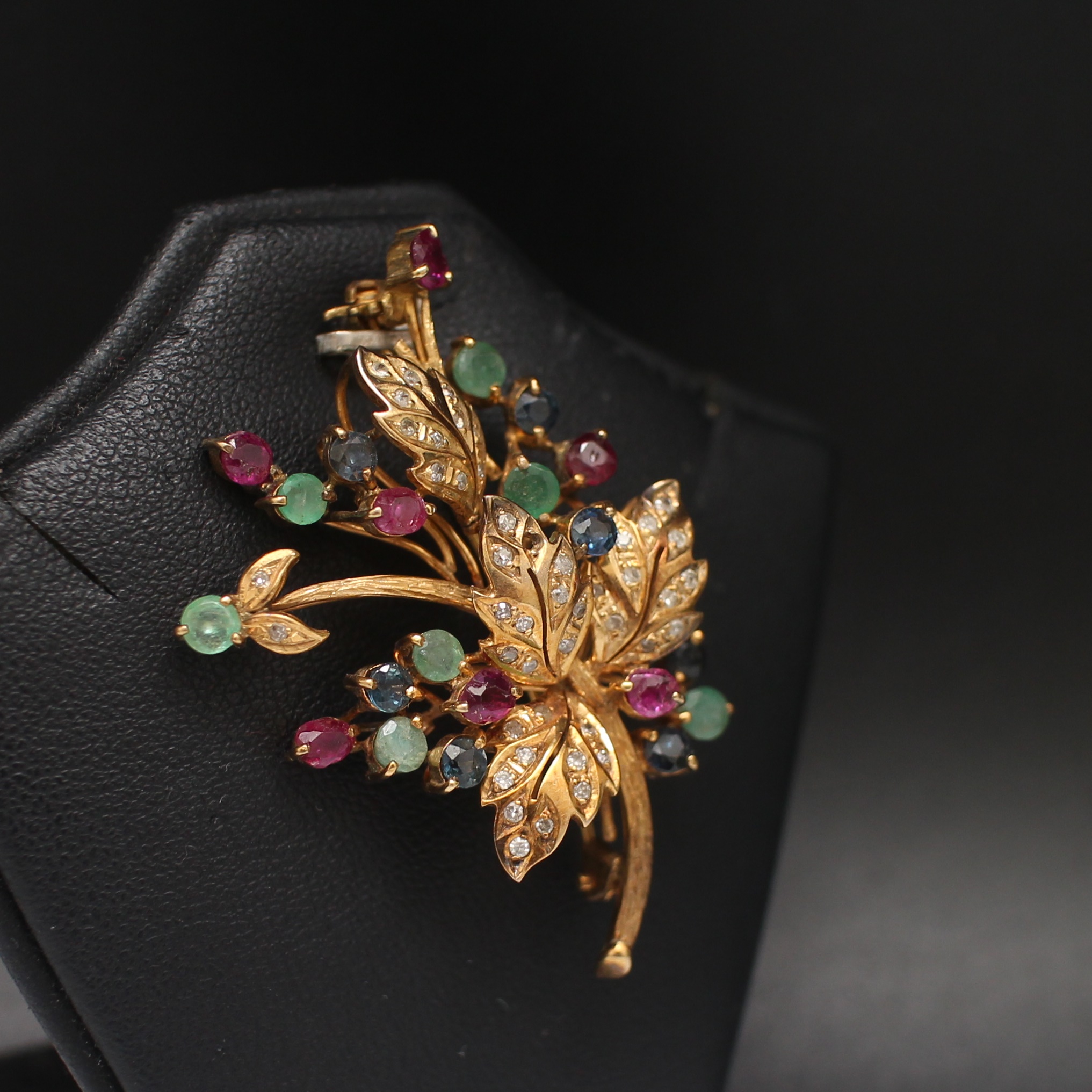CL25046 เข็มกลัดช่อดอกไม้ ทับทิม มรกต ไพลิน เพชรกุหลาบ ทองแท้ 14k นน.รวม 7.7 กรัม