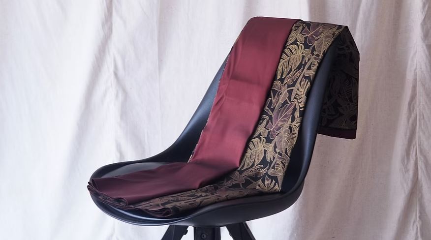 (ผ้าชุด)ไหมพิมพ์ลาย ไหมแท้ ขนาด 1x4หลา (ผ้าลาย2หลา+สีพื้น 2หลา) สีแดงเลือดหมู รหัส A40-CT-102714