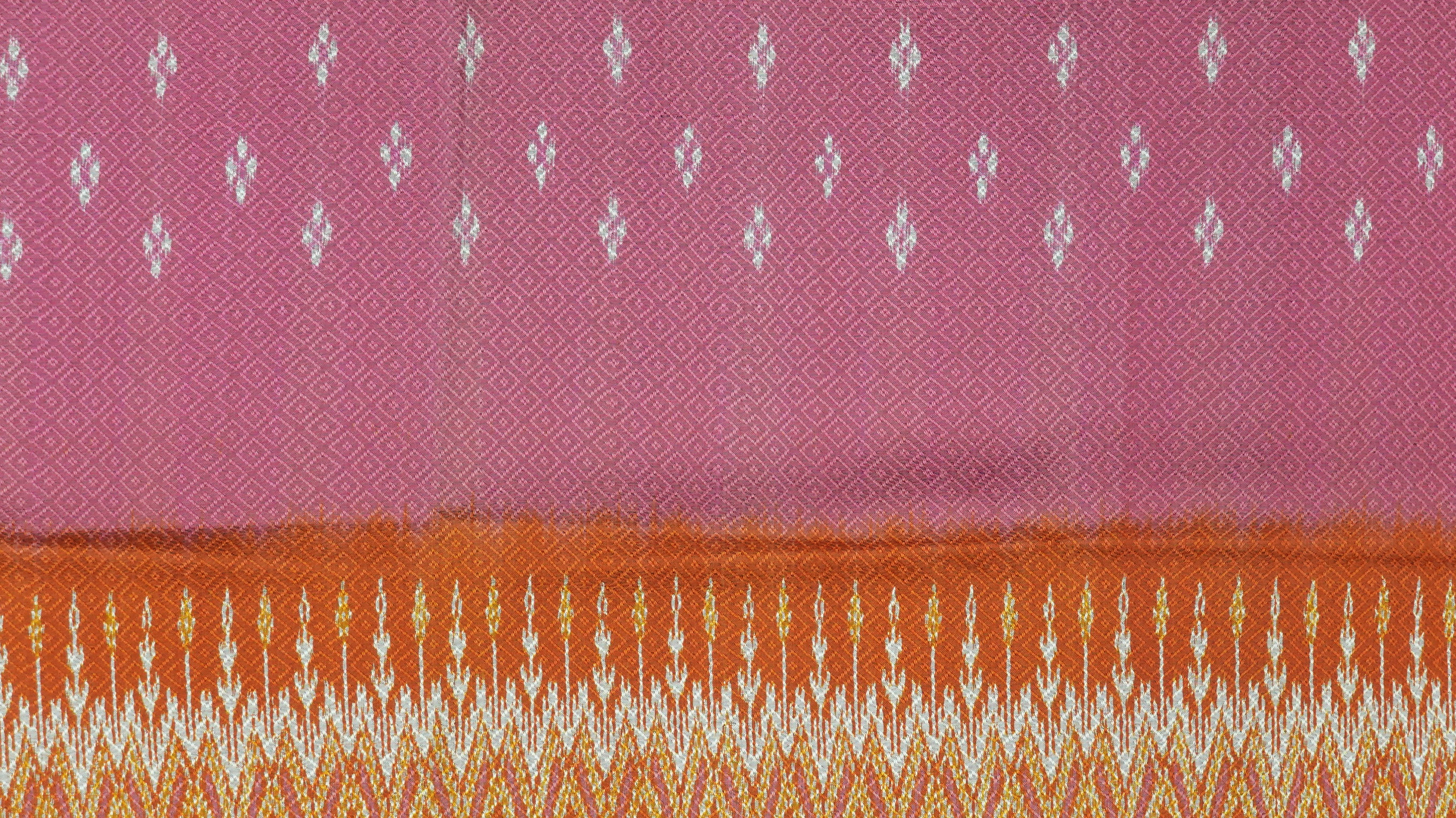 ซิ่น ผ้าไหมมัดหมี่ ทอยกดอก 6ตะกอ ขนาด 1x2เมตร ลายเชิงล่าง พื้นสีส้ม รหัส L9A-ME-066-121967157