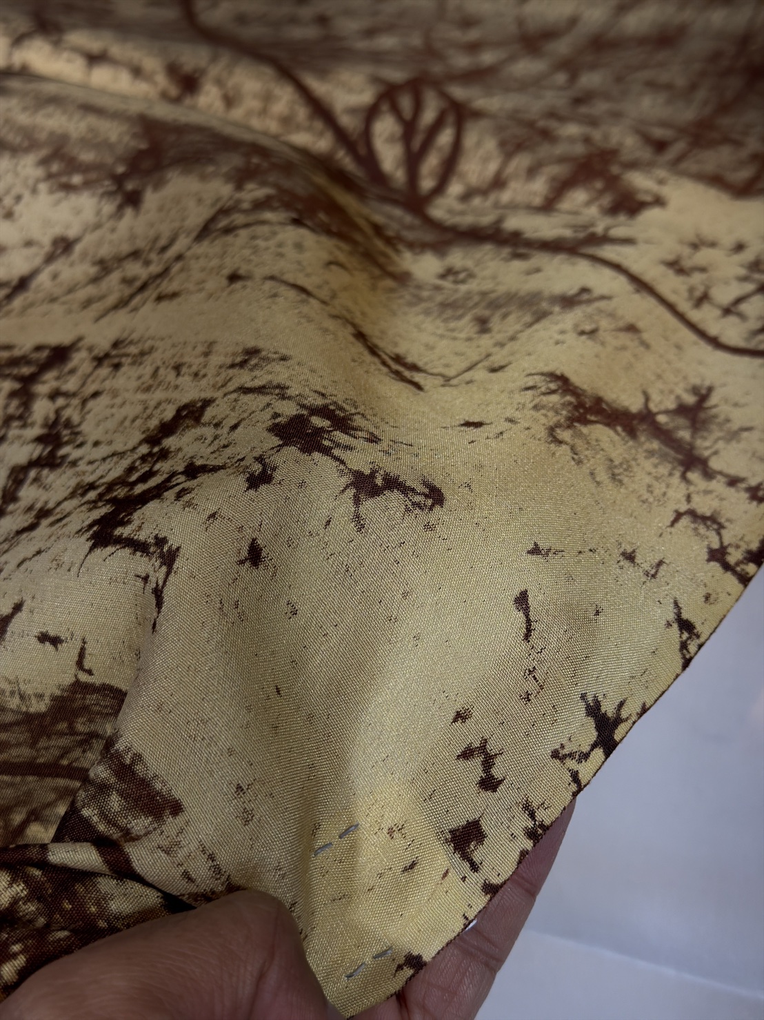 ผ้าไหมทอมือบาติก สีน้ำตาลทอง ราคาต่อเมตร รหัส A11-Kaya-120468