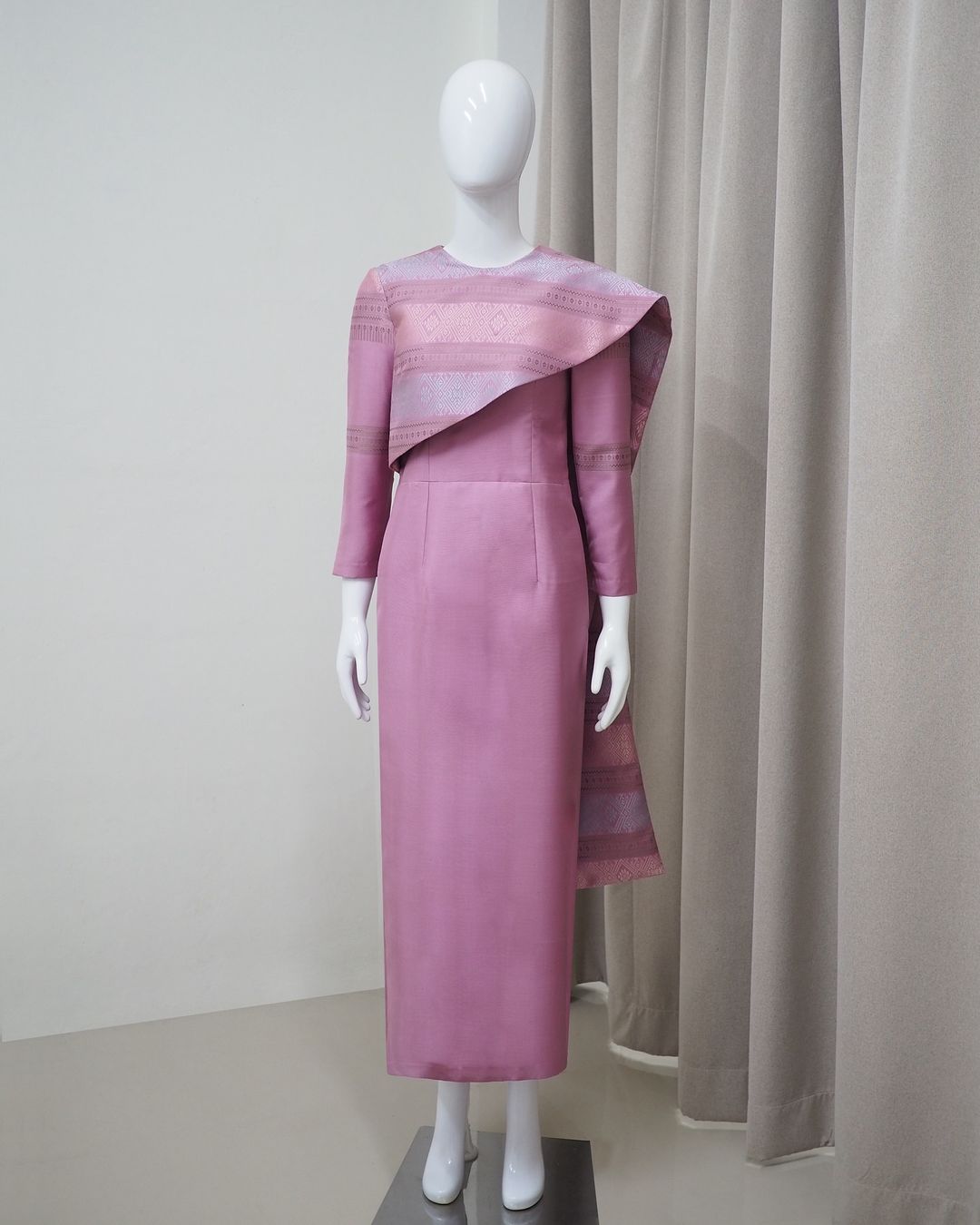 แบบตัดชุด ชุดเดรสผ้าไหม (ไม่รวมผ้า) chobmai x JHN รหัส CUT-51-0630661