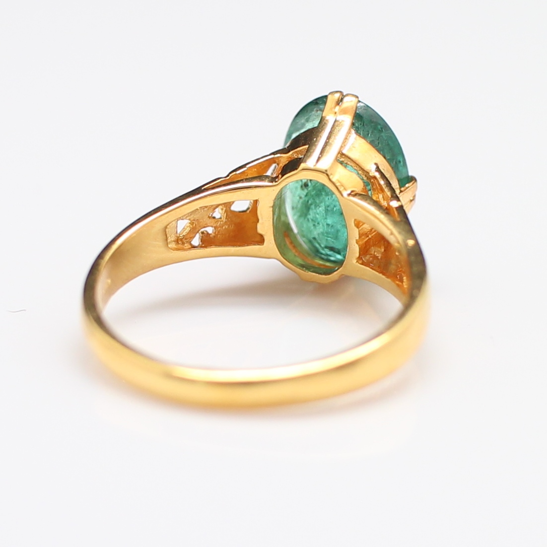 RG250074 แหวนมรกต ก้านแหวนฉลุลาย ทองแท้ 90% นน.รวม 4.1 กรัม ขนาดแหวน 54