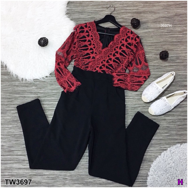 จั้มสูทลูกไม้ลายมุงกุฏแขนยาว TW3697