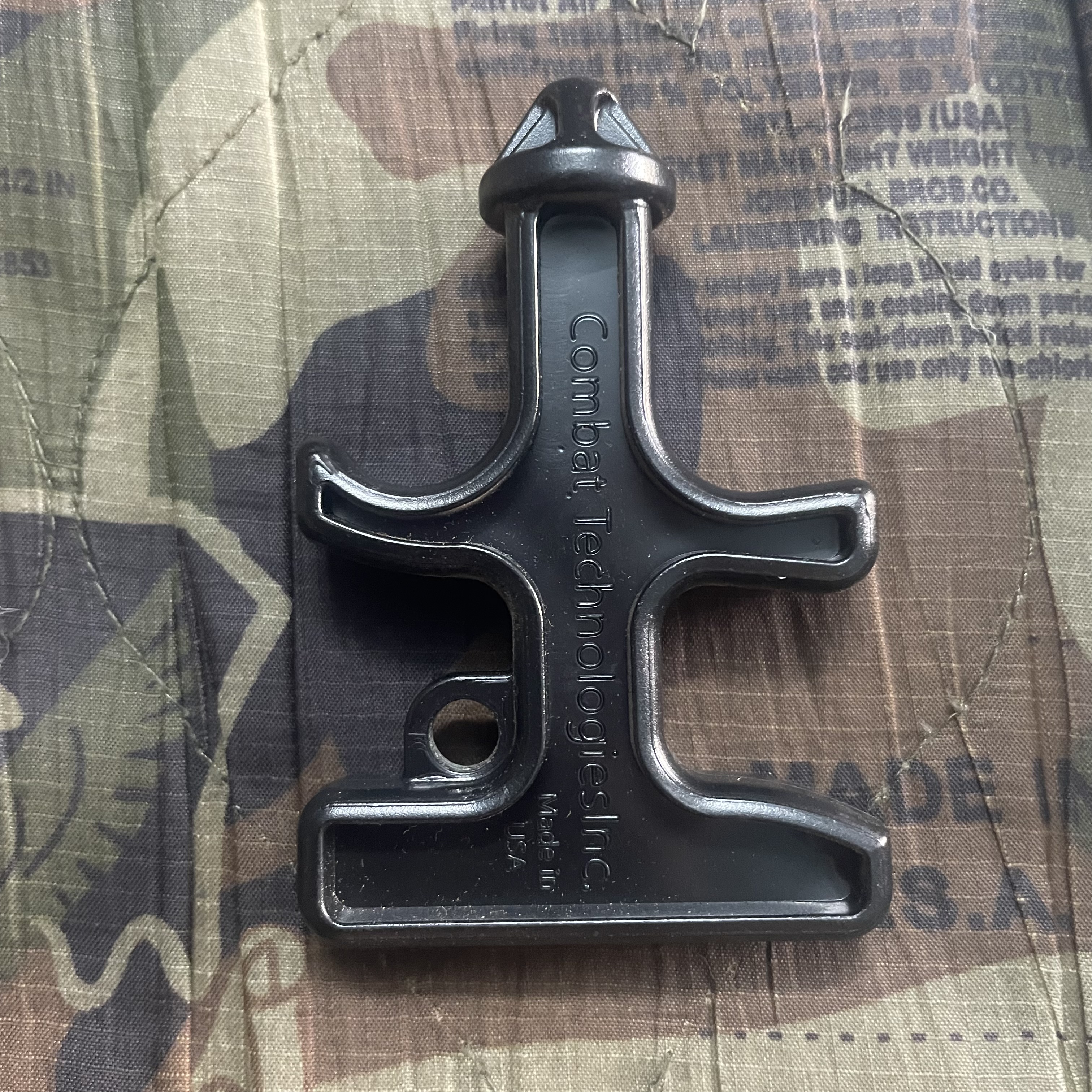 สนับมือ combat Technologies Inc