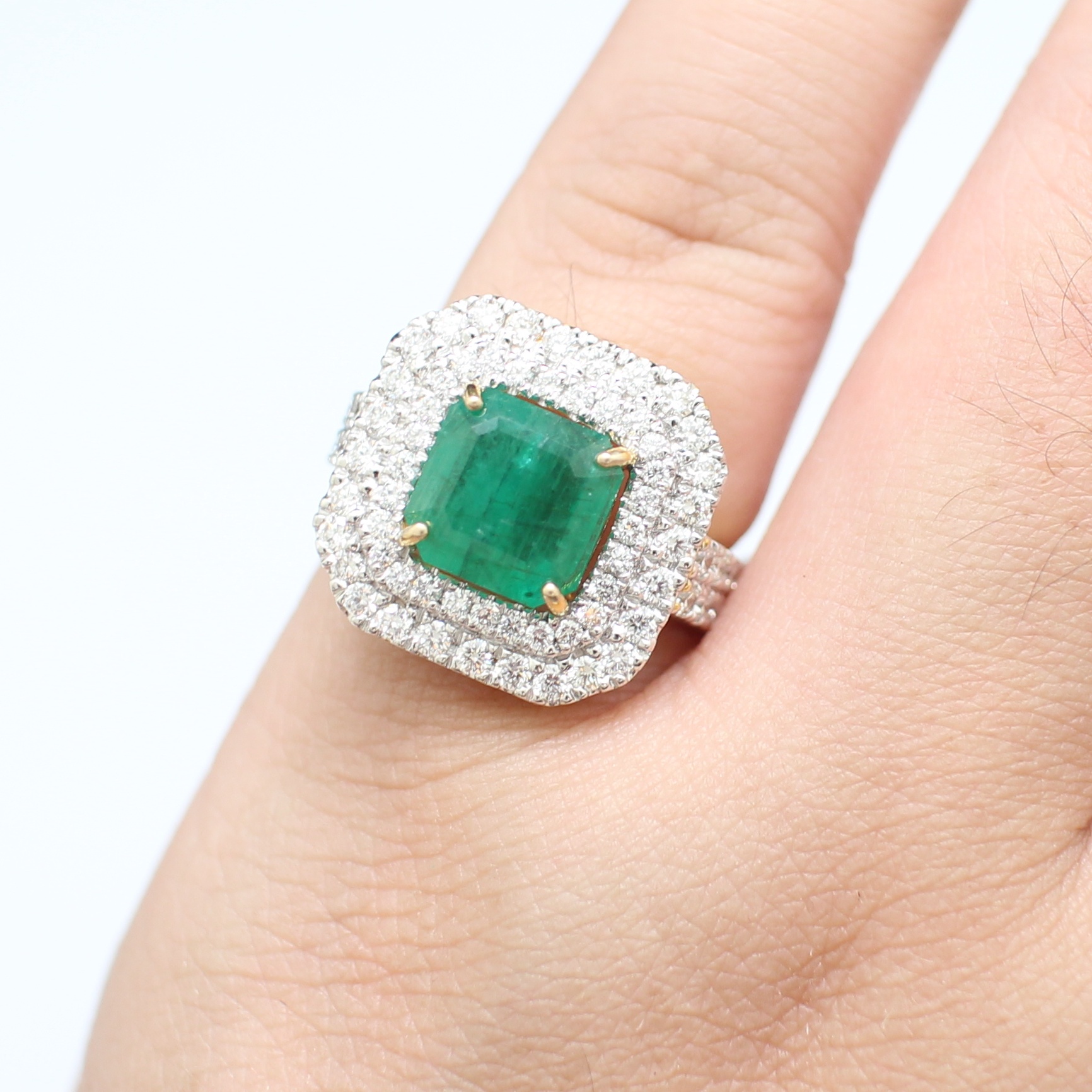 RG250590 แหวนมรกตล้อมเพชร 2 ชั้น เพชรแท้ 1.04 กะรัต มรกต 2.19 กะรัต ทองแท้ 9k นน.รวม 4.7 กรัม ขนาดแหวน 51