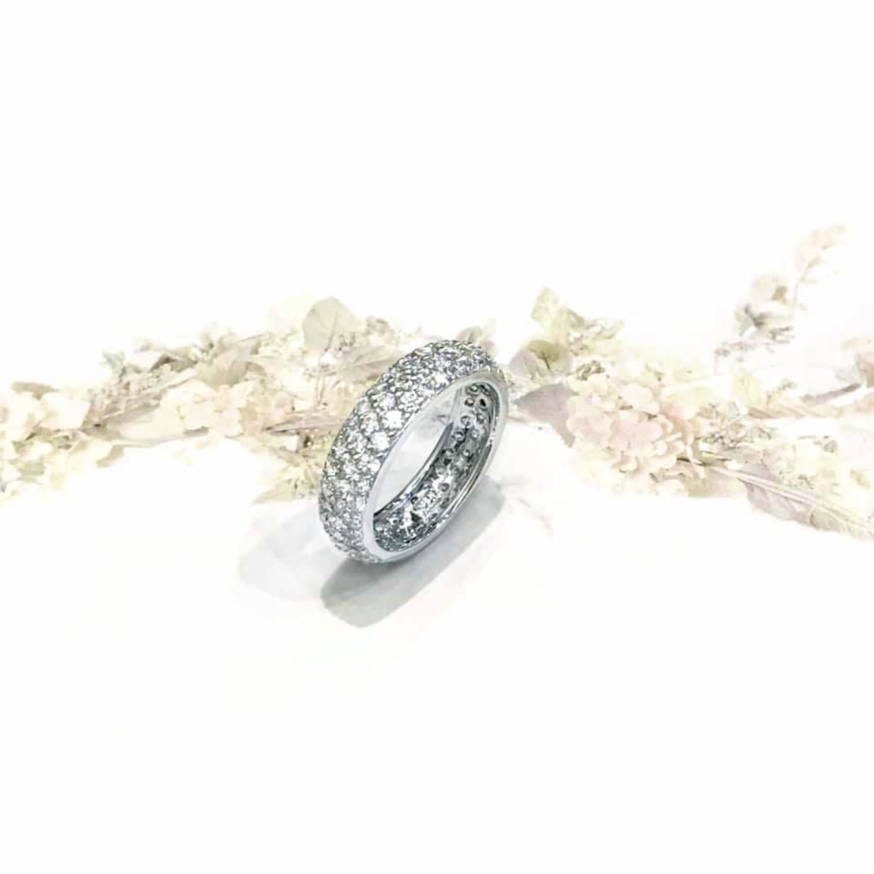 แหวนเพชรสวิสแถวสองชั้นครึ่งวง/ฝังล็อคคั่น/สีทองคำ22k