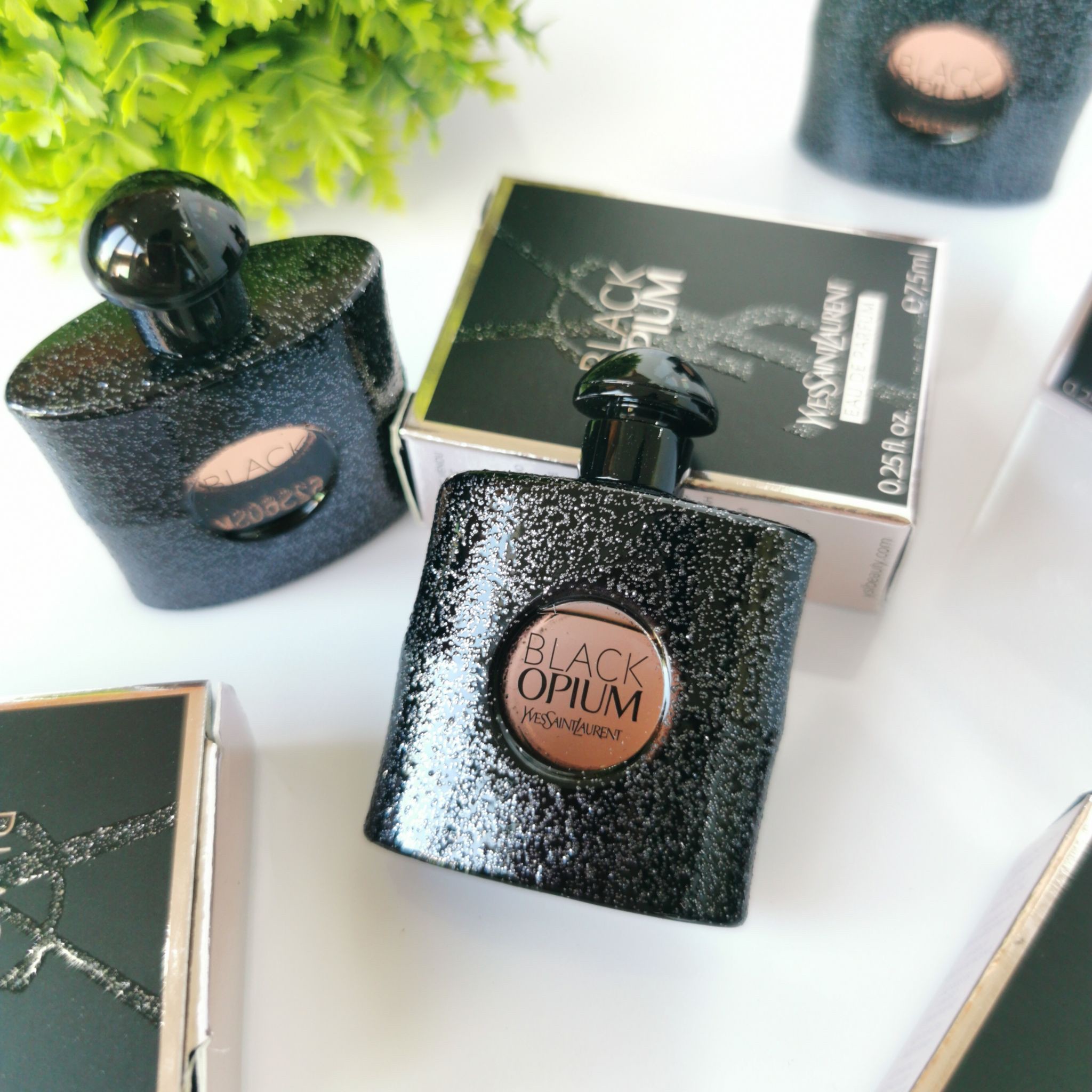 น้ำหอมจิ๋วมินิ YSL Black Opium EDP 7.5ml แบบแต้มมีกล่อง ( Mini Perfume น้ำหอมขนาดพกพา) น้ำหอมจิ๋วมินิ ขวดน่ารัก ตั้งโชว์ก็สวย พกพาก็สะดวก หัวแต้มตามจุดชีพจร