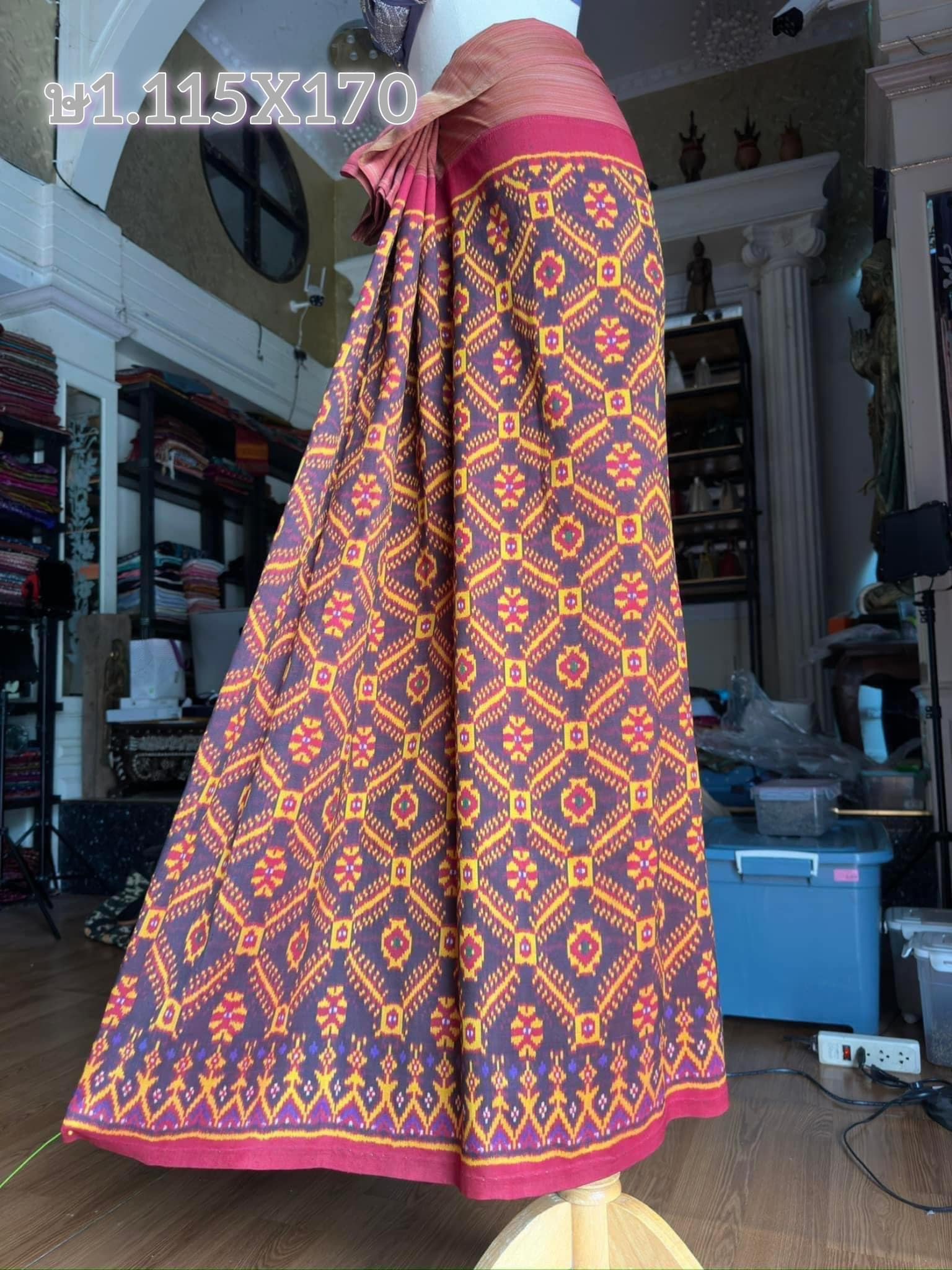 ซิ่น ไหมมัดหมี่รุ่นพิเศษ ซิ่นพระตะบอง งานทอ 3ตะกอ ขนาด 115x170ซม สีน้ำเงิน รหัส N9-SIL-07066714551