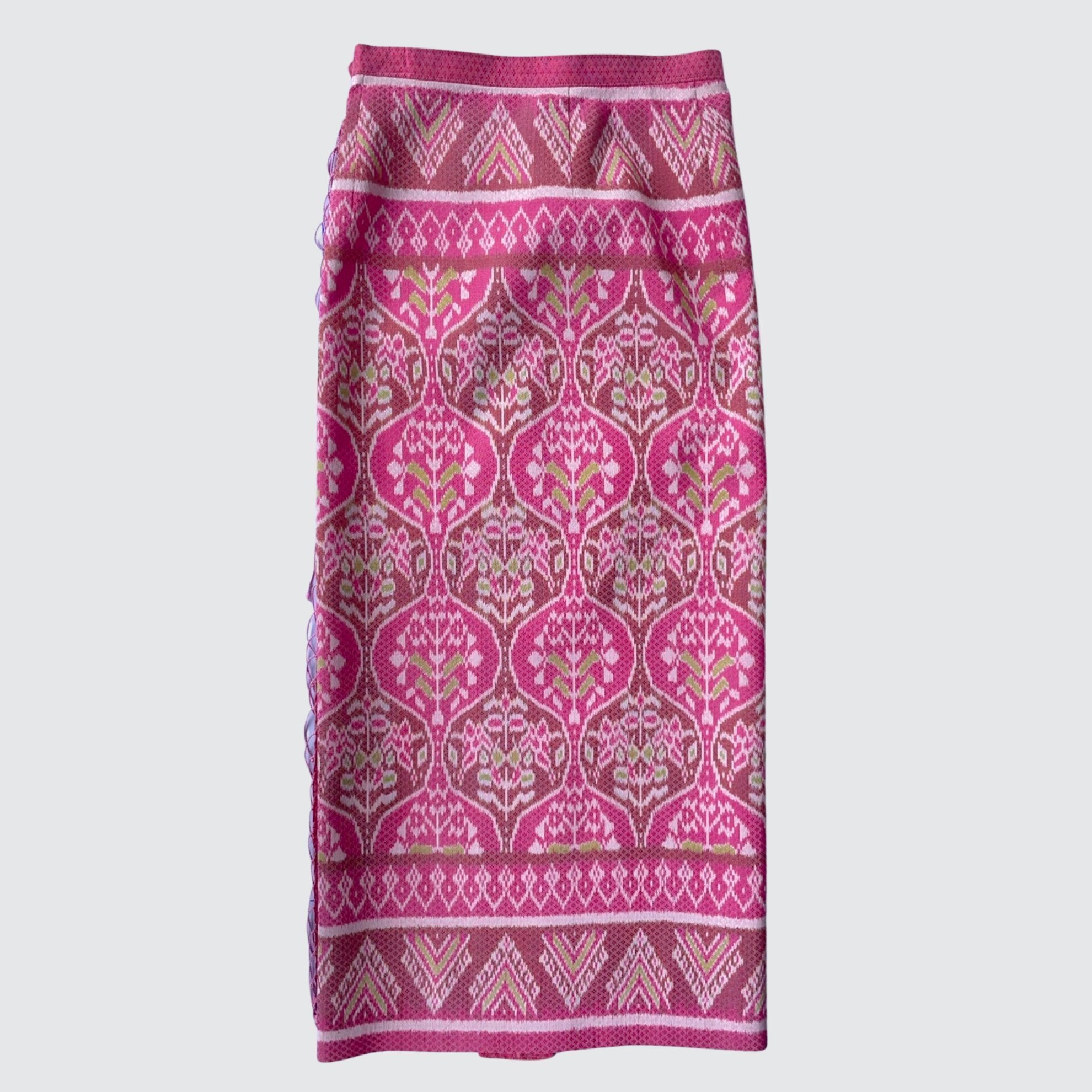 ผ้าถุงป้าย แบบเลื่อนตะขอตามไซส์ หน้านางกลาง ลายดอกไม้อินเดีย สีชมพู รหัส WM-PTS-100968147