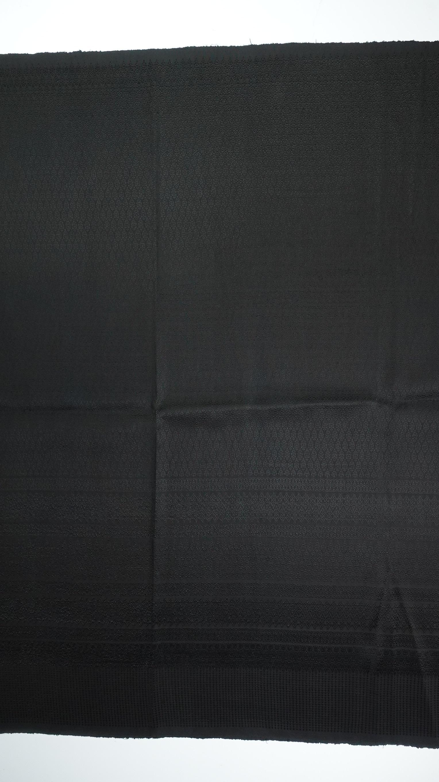 ซิ่น ผ้าไหมยกสุรินทร์ ขนาด 1x2เมตร ลายยกเล็ก สีดำสนิท รหัส N11-ME-066-1220671437