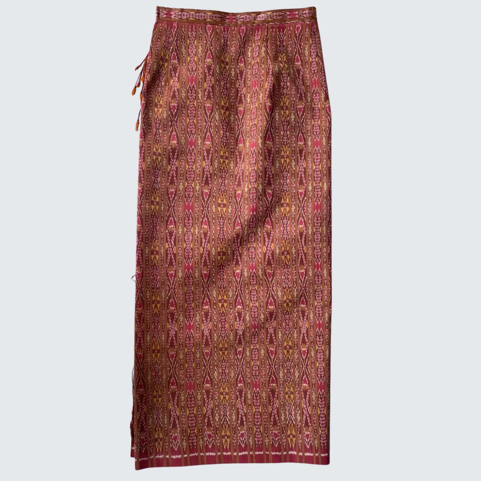 ผ้าถุงป้าย สีธรรมชาติ แบบเลื่อนตะขอตามไซส์ ลายขอคั่น สีน้ำตากะปิ รหัส WM-PTS-100968148