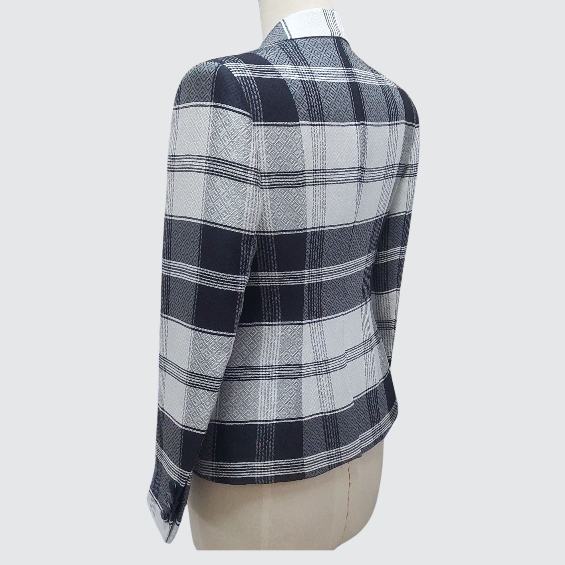 สูทหญิงแขนยาว ตัดเย็บจากผ้าไหมโสร่ง ไหมแท้ 100% | ตัดเย็บตามรูปร่าง | เลือกผ้า ส่งไซส์ได้