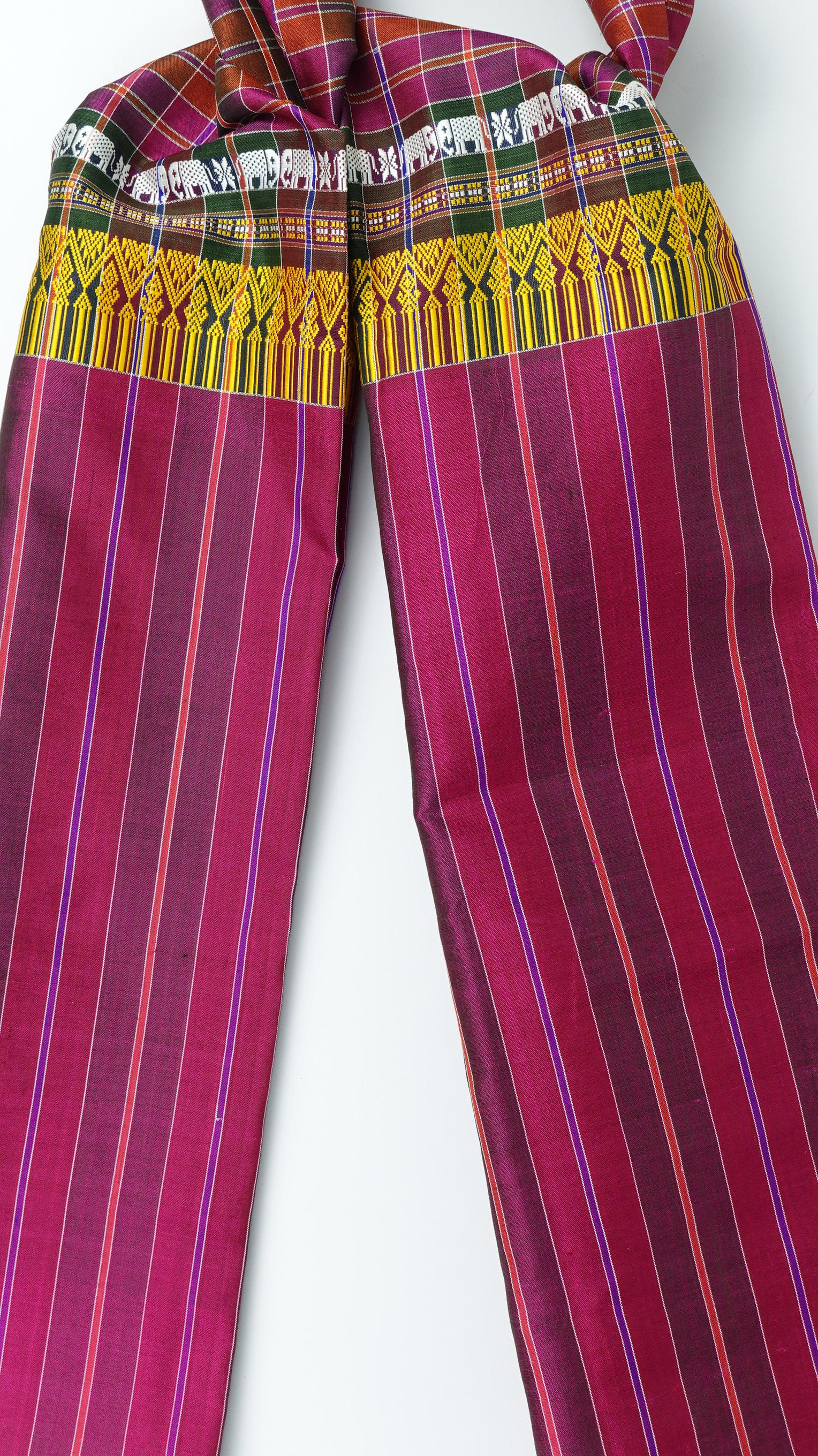 ผ้าขาวม้า ผ้าไหม ไหมแท้ ขนาด 63x200cm ขิดลายช้าง สีชมพู รหัส R4E-ME-01086811