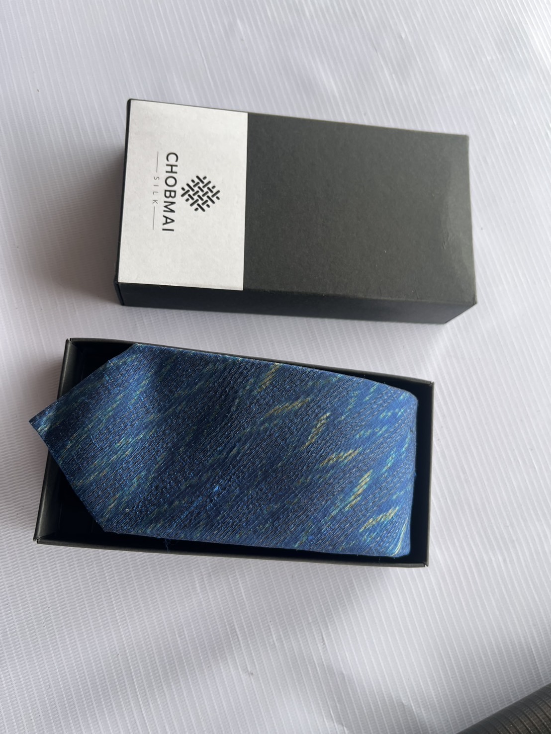 เซ็ตของขวัญเนคไทผ้าไหมมัดหมี่ลายพื้นเมือง