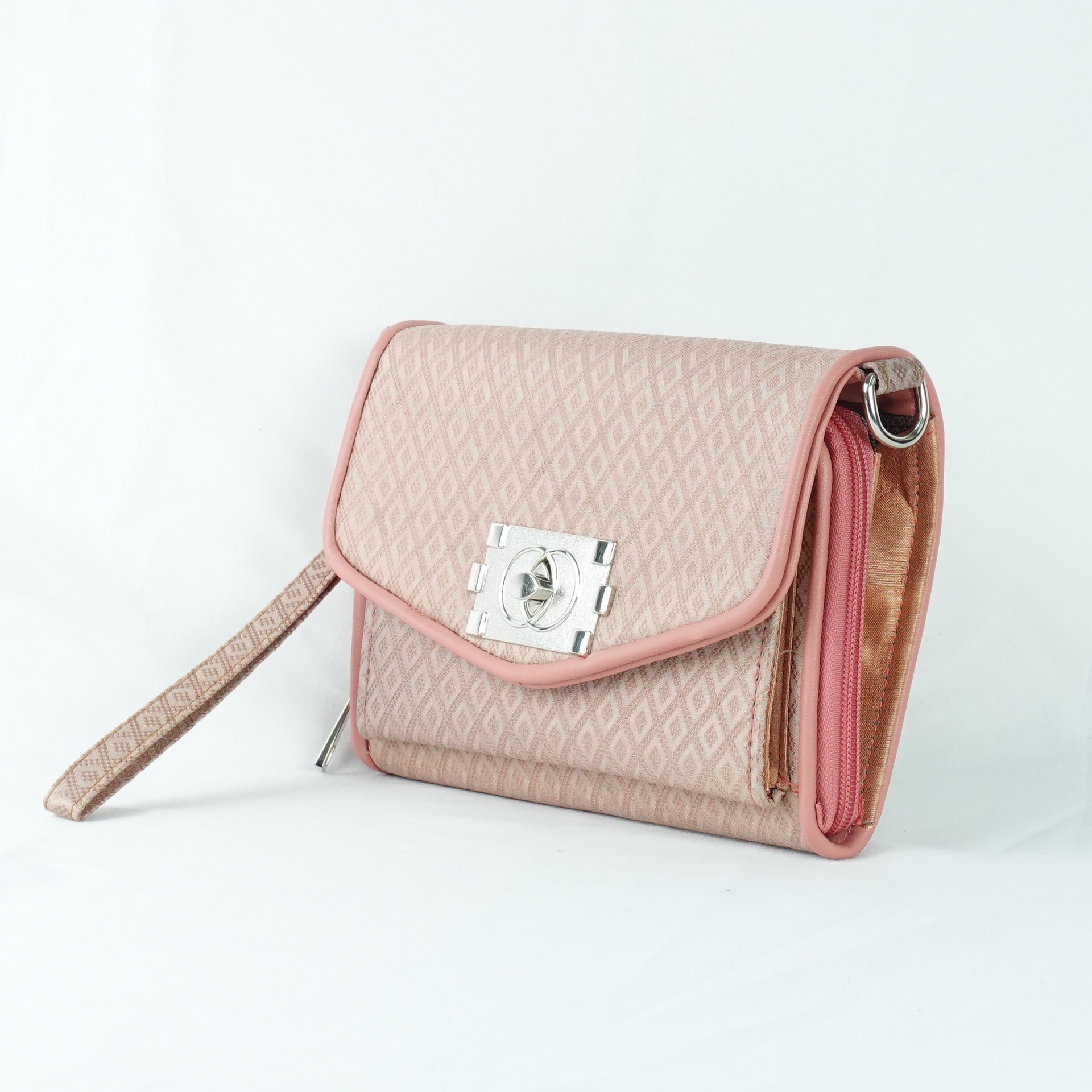 กระเป๋าถือไหมแท้ทรงคลัทช์ พร้อมสายสะพาย ขนาด 15x20ซม.สีครีมอมชมพู รหัส GO-TT-060568165