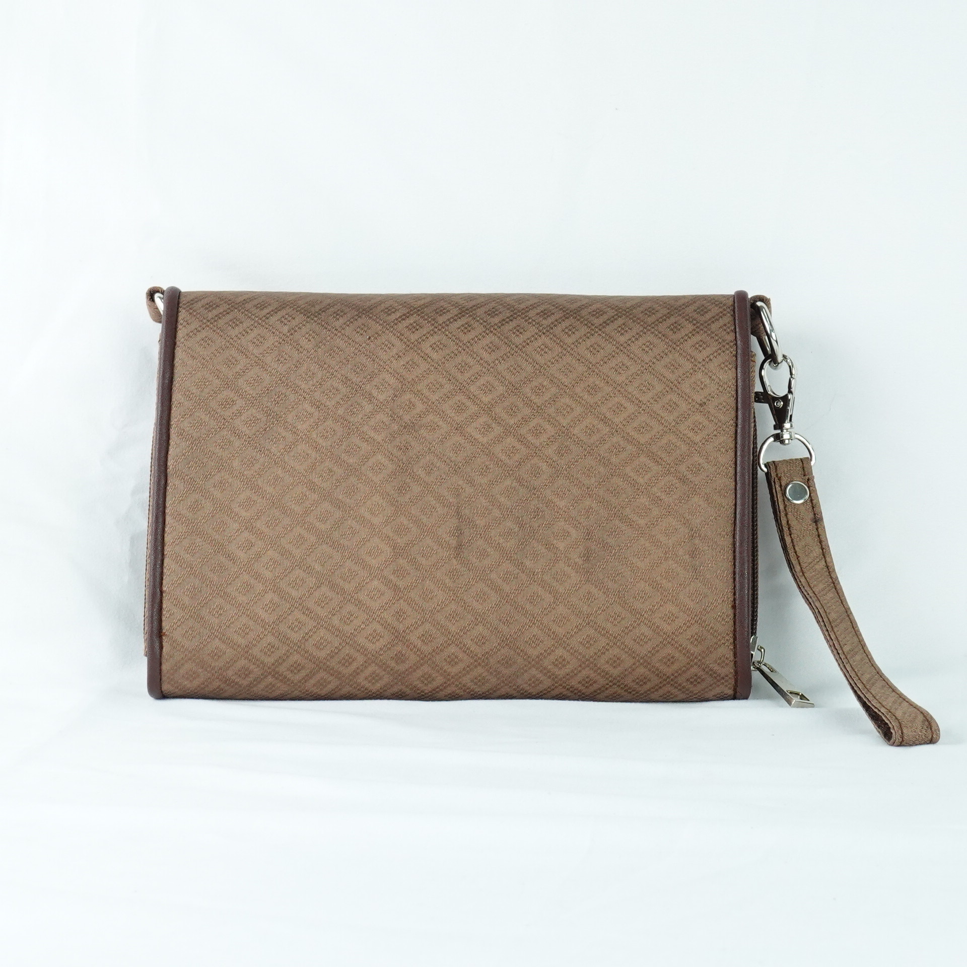 กระเป๋าถือไหมแท้ทรงคลัทช์ พร้อมสายสะพาย ขนาด 15x20ซม.สีน้ำตาล รหัส GO-TT-060568157