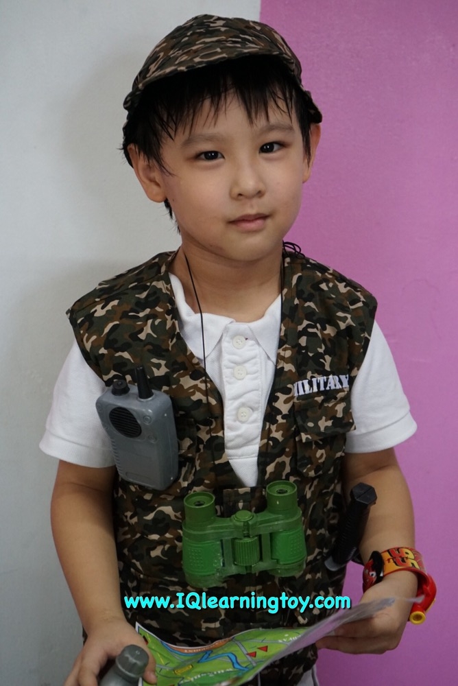 ชุดแต่งกายอาชีพทหารพราน ใส่ได้ทั้งเด็กชายและเด็กหญิง มาพร้อมหมวก และอุปกรณ์งานช่างต่างๆ ส่งฟรี