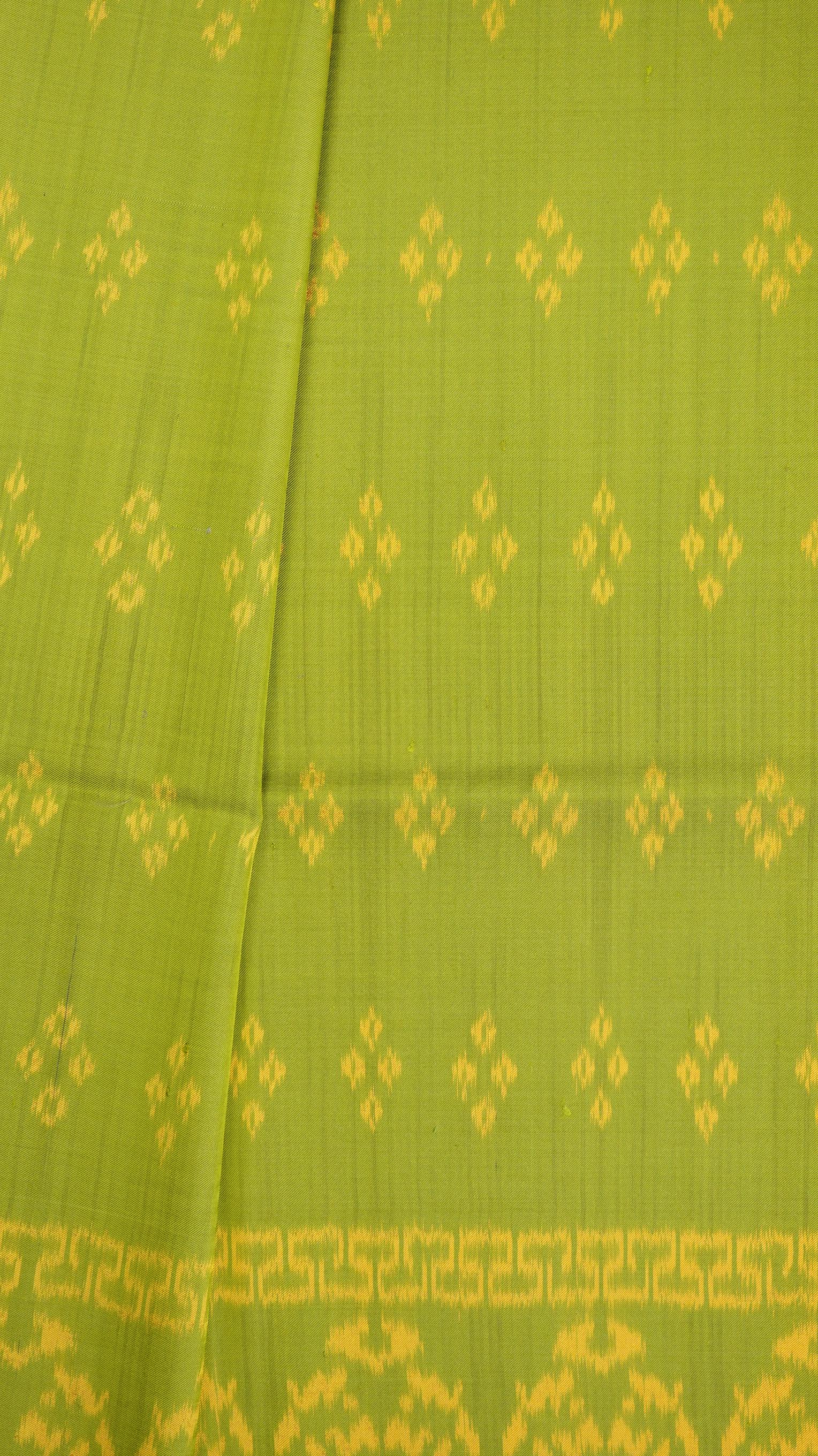 (ผ้าชุด)ไหมมัดหมี่ 3ตะกอ ไหมแท้ (ผ้าลาย 2เมตร+สีพื้น2เมตร) โทนสีเขียวตองอ่อน รหัส M3-ME-066-12226715