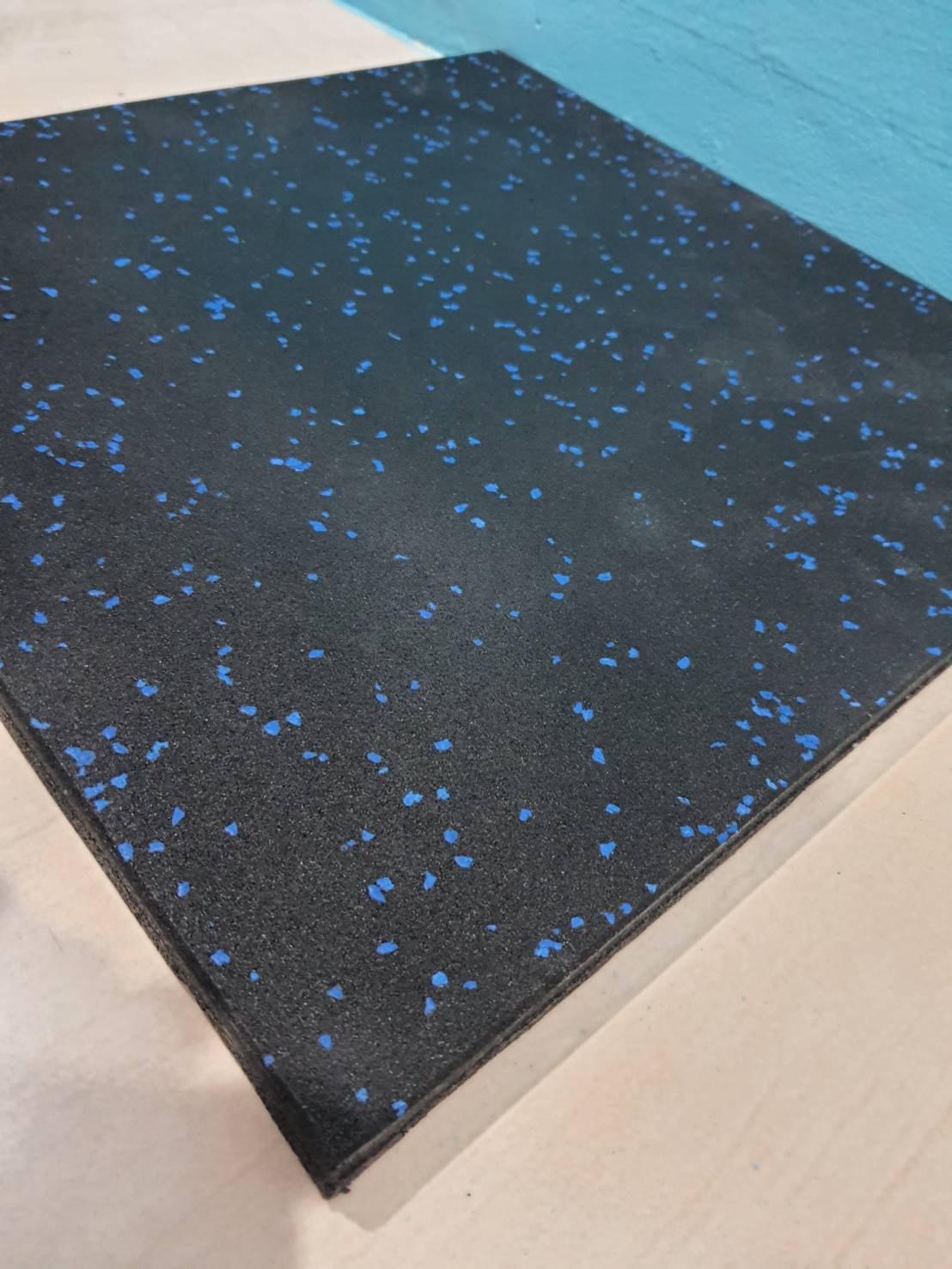 โรงงานผลิตในไทยแผ่นยางEPDM หนา25มิล 1300บาท ปูพื้นห้องฟิตเนส