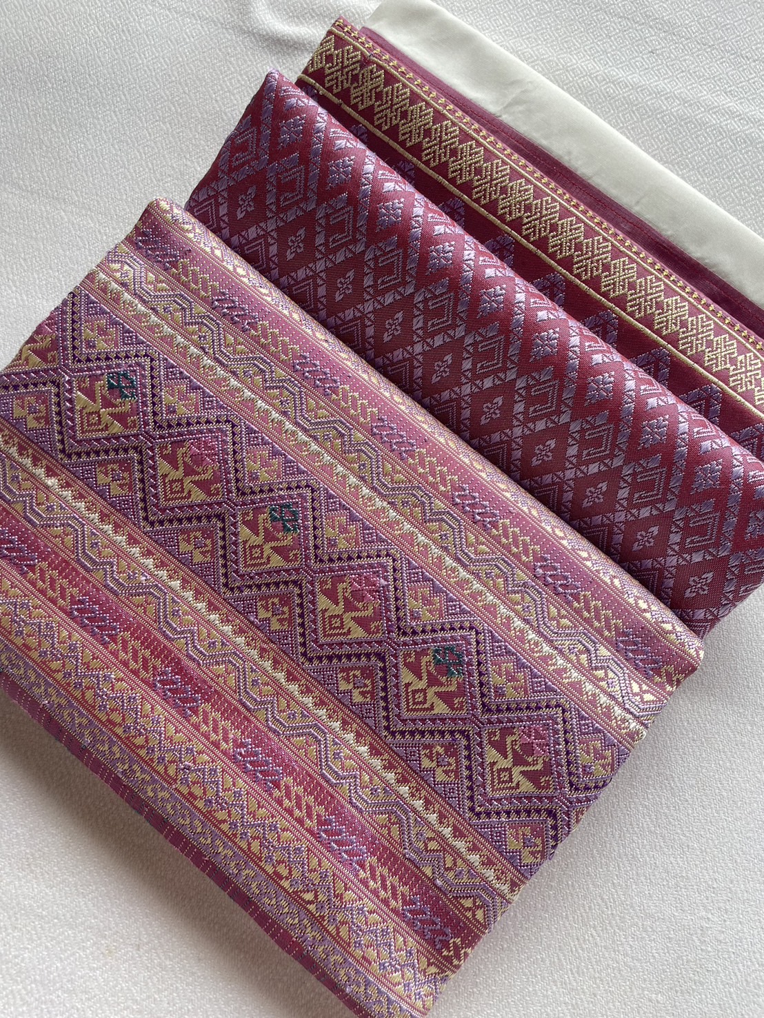 ซิ่นตีนจก ผ้าไหมทั้งผืน (ยืนไหม พุ่งไหม จกไหม) โทนสีม่วงแดง รหัส N9-105-0610682