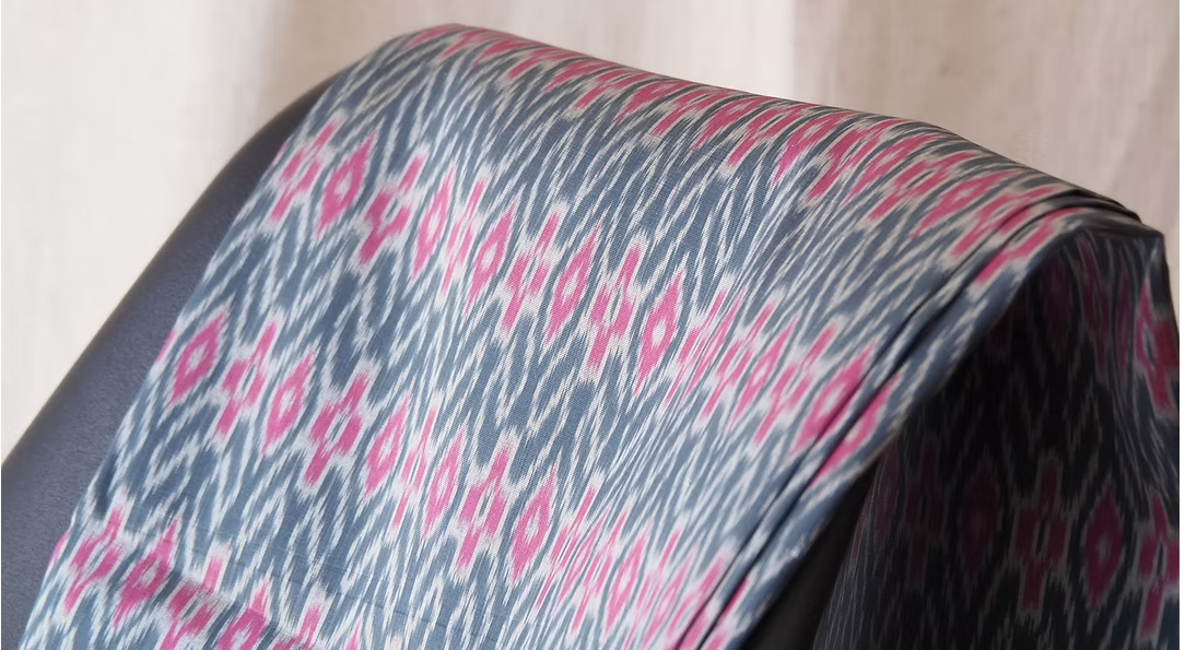 ซิ่น ผ้าไหมมัดหมี่ ไหมบ้าน ขนาด 1x2หลา พื้นสีชมพูเทา รหัส CISP-CT-102455