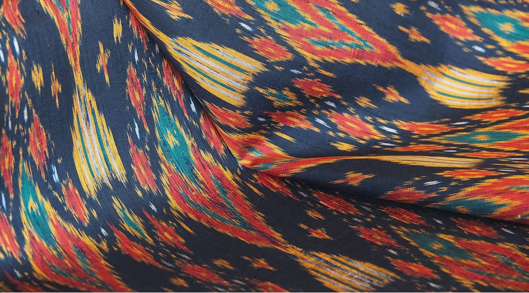 ซิ่น ผ้าไหมมัดหมี่ ไหมบ้าน ขนาด 1x2หลา พื้นสีดำ รหัส CISP-CT-103088