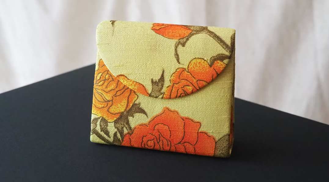 กระเป๋าใส่ของขนาดเล็ก ขนาด 3x9.5x8 cm.สีเหลือง GL-CT-103395