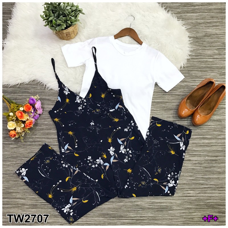 เซต 2 ชิ้นเสื้อยืดสีขาว+เอี้ยมกางเกงสายเดี่ยว ลายดอก TW2707
