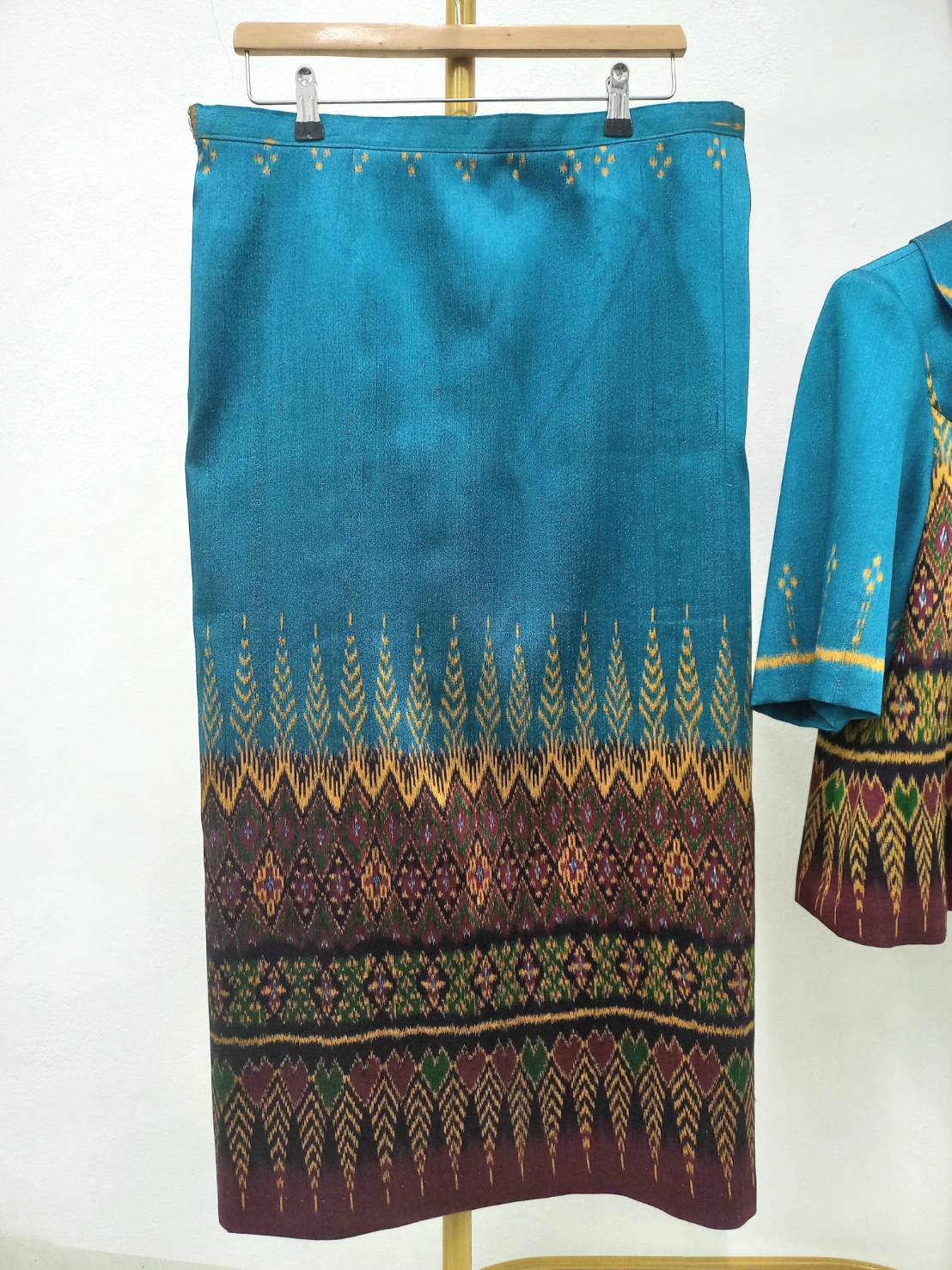 แบบตัดชุด แยกชิ้น เสื้อ+กระโปรง ผ้าไหม (ไม่รวมผ้า) chobmai รหัส CUT-PTS-10116700