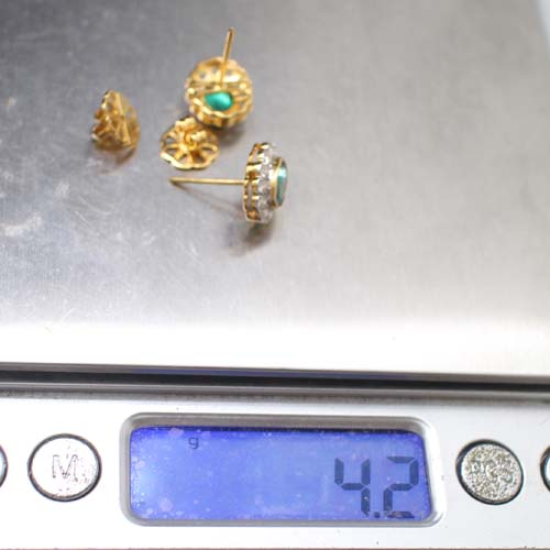 ER25049 ต่างหูมรกตแซมเบียล้อมเพชร เพชรแท้ 24 เม็ด 0.75 กะรัต ทองแท้ 18k นน.รวม 4.2 กรัม มีใบเซอร์ IGL