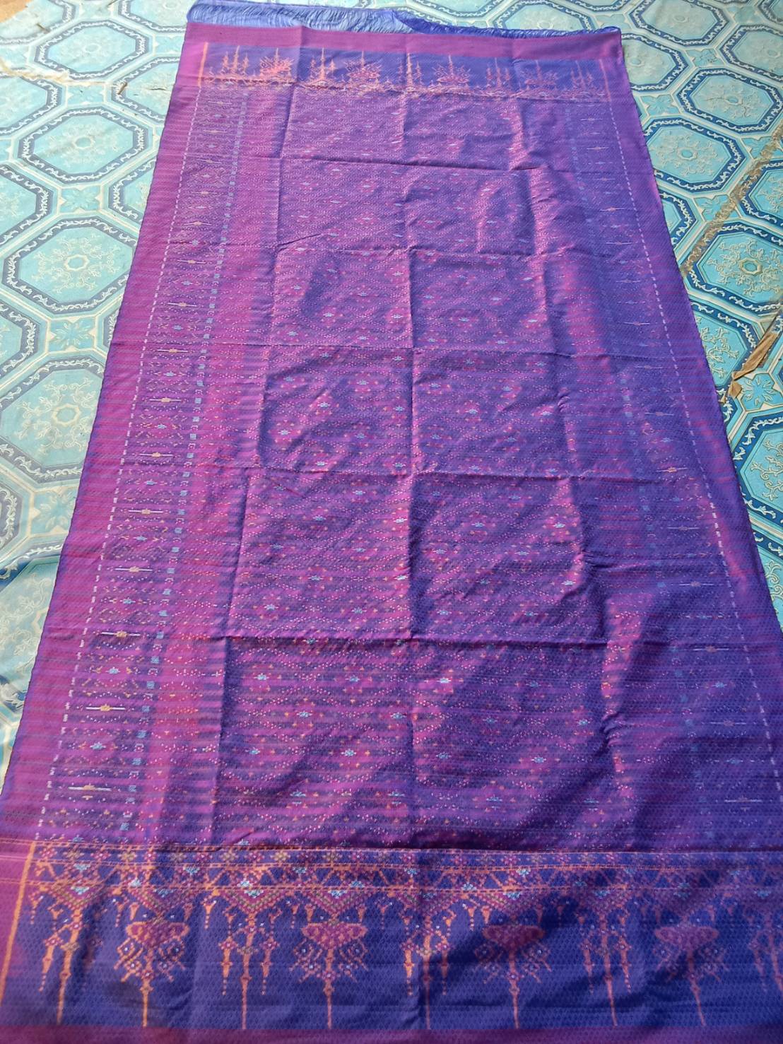 ผ้าไหมมัดหมี่ยกดอก 5ตะกอ ขนาด 1x2เมตร ลายจี้เพชร สีแดง จากกี่บ้านคุณยายฐิสดา