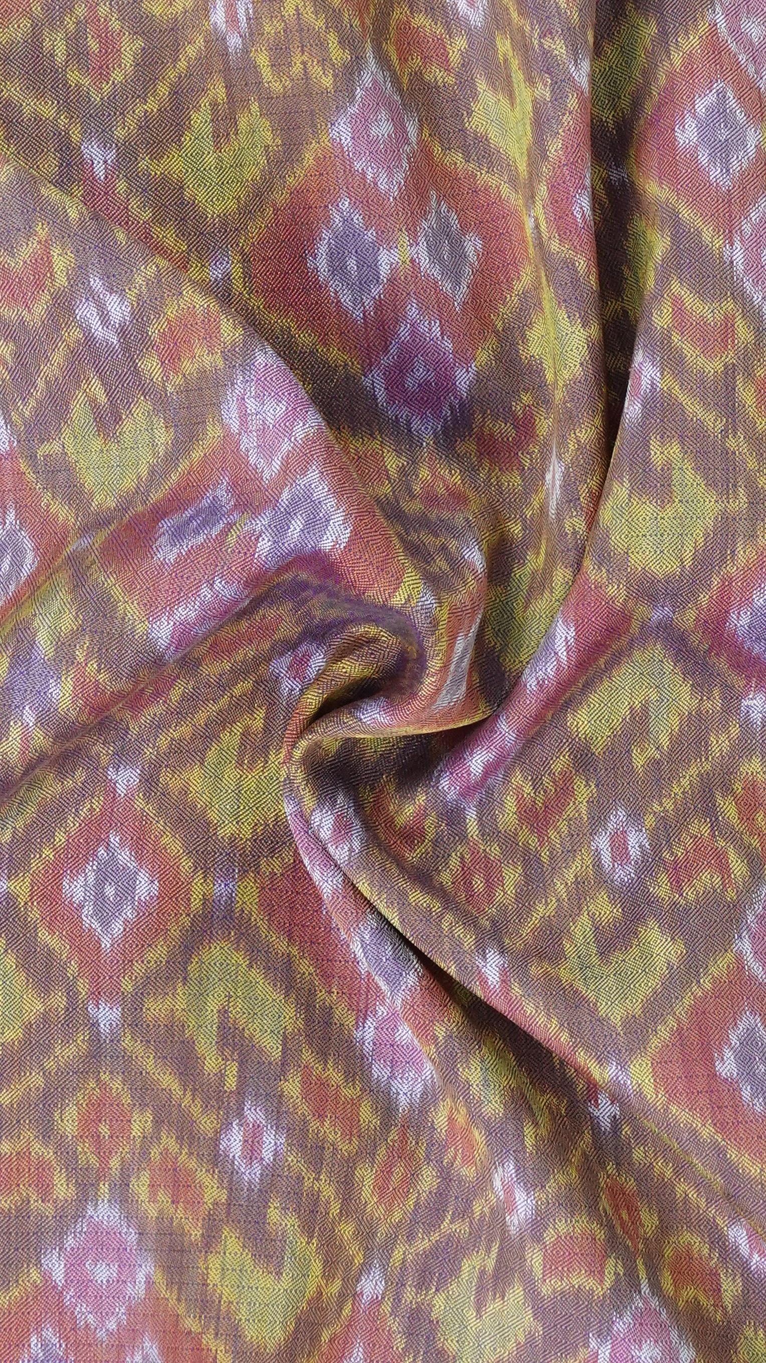 ซิ่น ผ้าไหมมัดหมี่ สีธรรมชาติ 3ตะกอ ทอเหยียบเหาะ มีหน้านาง ชายครุย ขนาด1x2เมตร ลายเต่างอย สีน้ำตาลม่วง รหัส M3P-33-0224688