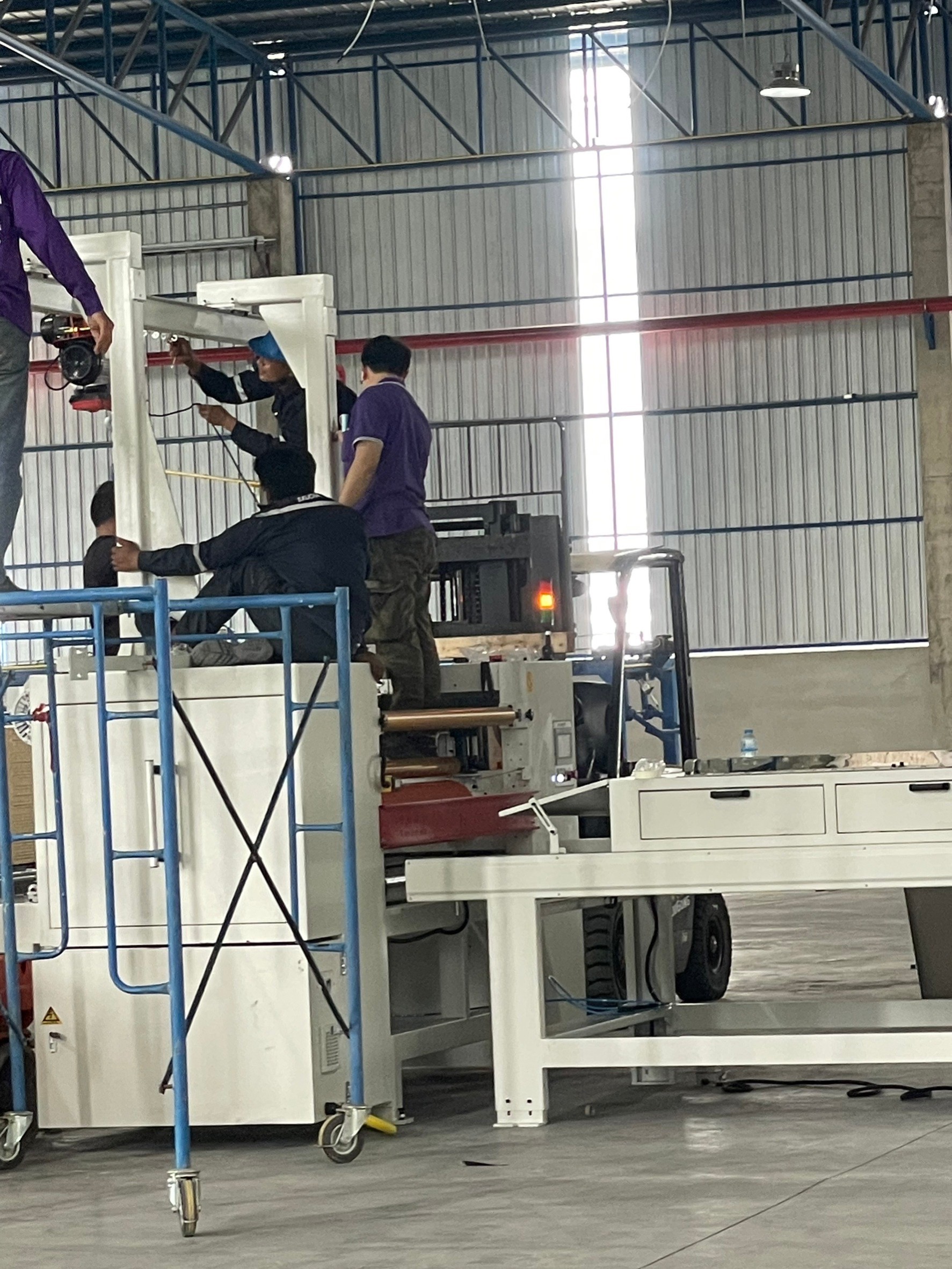 งานกั้นห้องให้เครื่องจักร กั้นห้องในโรงงาน กั้นห้องในโกดัง ระยอง