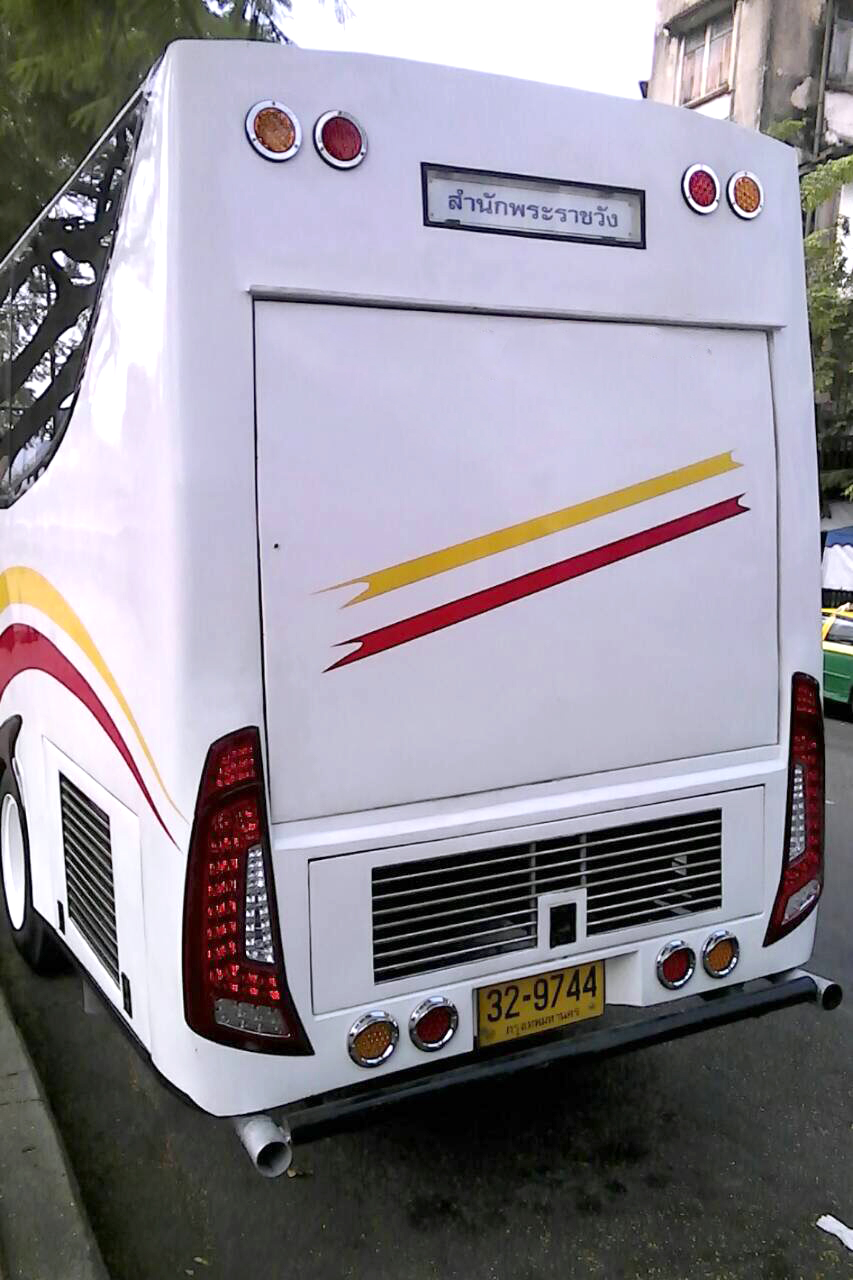 รถบัสโดยสารพร้อมส่งผู้เสียชีวิต