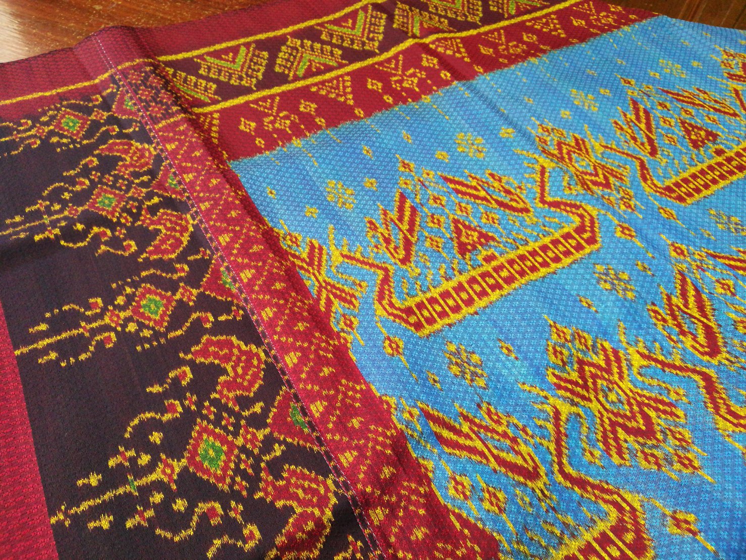 ซิ่น ผ้าไหม ลูกแก้ว มัดหมี่ ไหมแท้ 6ตะกอ ขนาด 1x2.10เมตร ลายเรือหงส์ พื้นสีฟ้า รหัส L9A-NY1106651