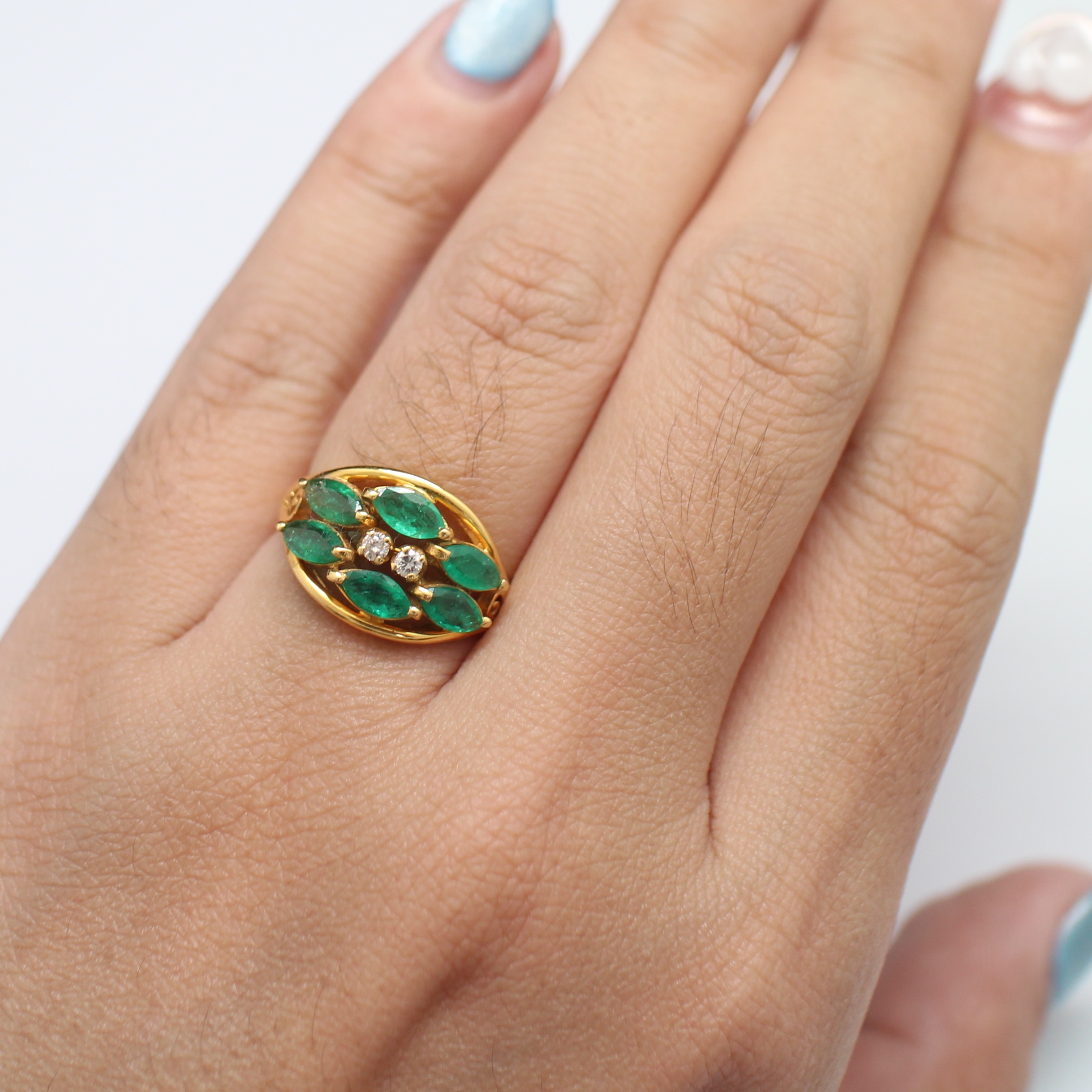 RG250103 แหวนมรกตประดับเพชร เพชร 2 เม็ด 0.05 กะรัต ทองแท้ 90% น้ำหนักรวม 4.2 กรัม Size 52.5